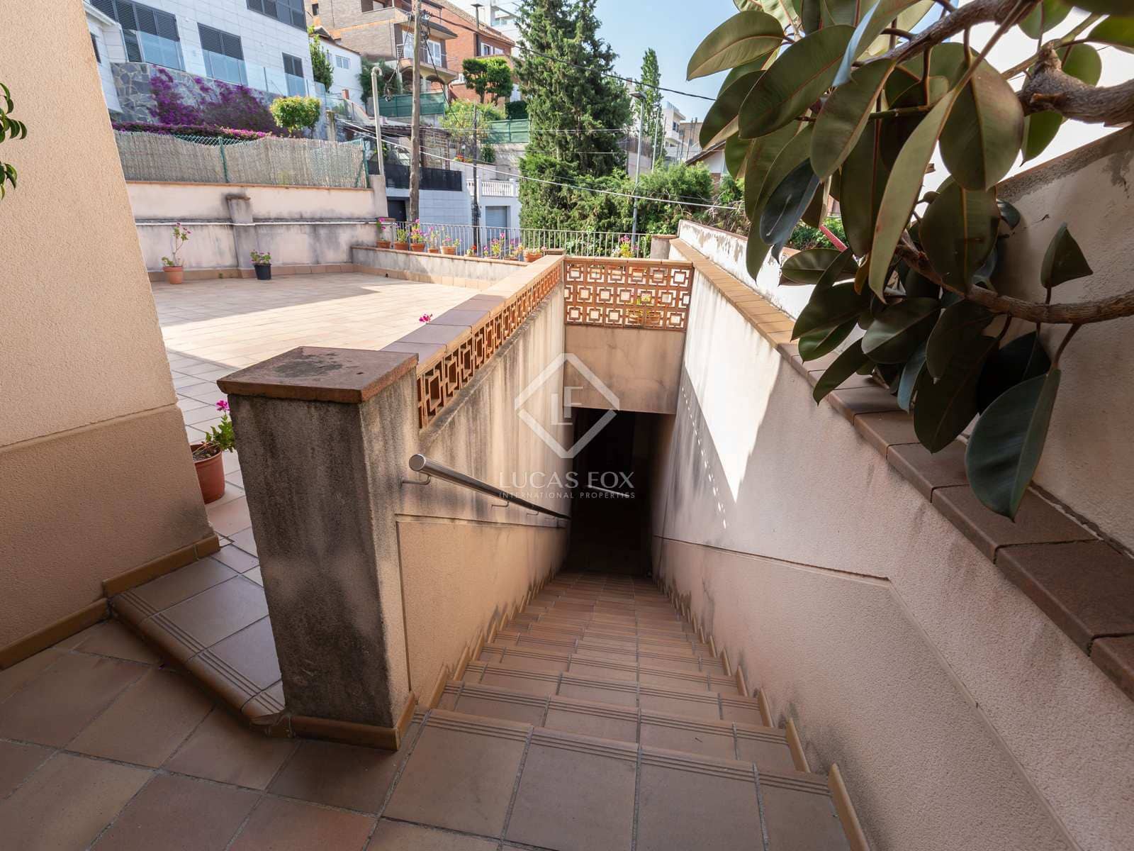 6 soveværelse Villa til salg i Esplugues de Llobregat med garage - € 1.200.000 (Ref: 7597156)