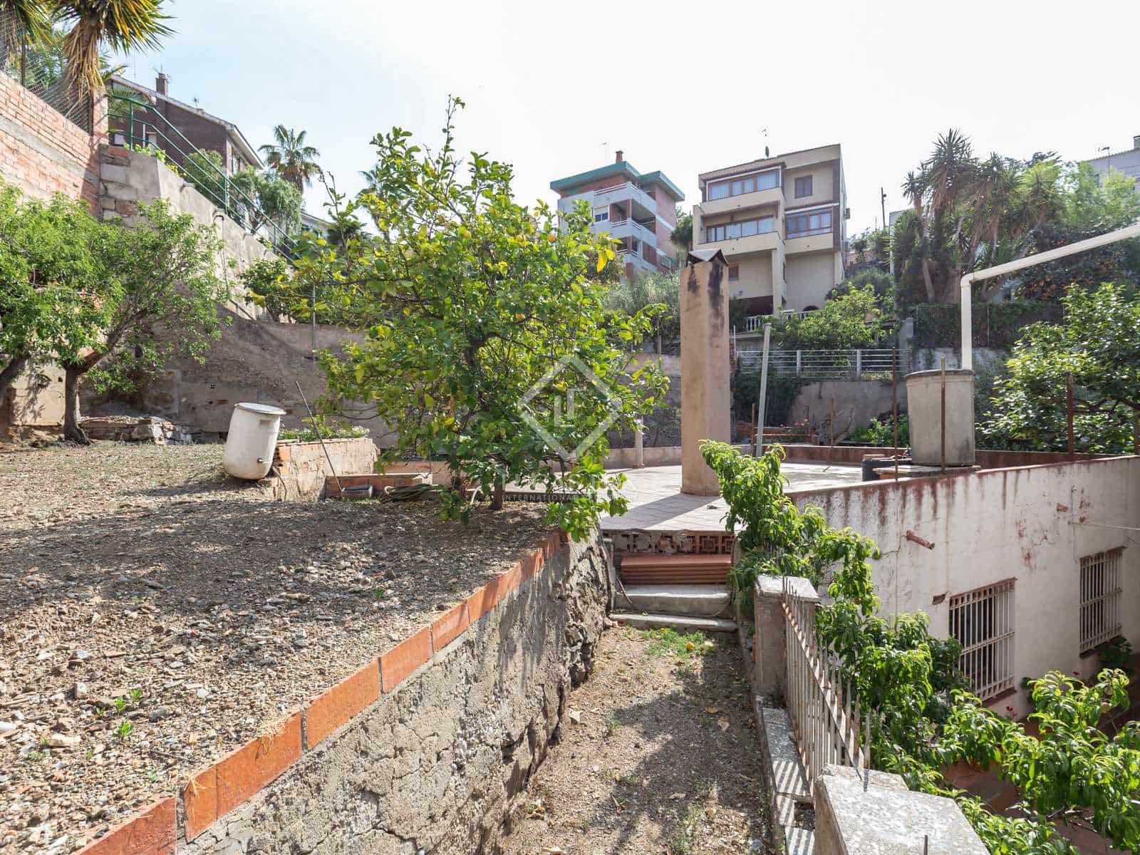 6 soveværelse Villa til salg i Esplugues de Llobregat med garage - € 1.200.000 (Ref: 7597156)