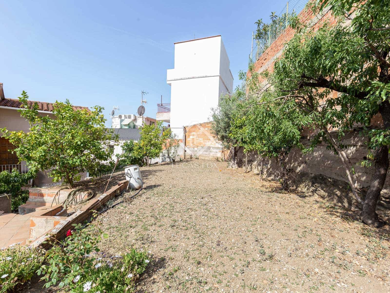 6 soveværelse Villa til salg i Esplugues de Llobregat med garage - € 1.200.000 (Ref: 7597156)