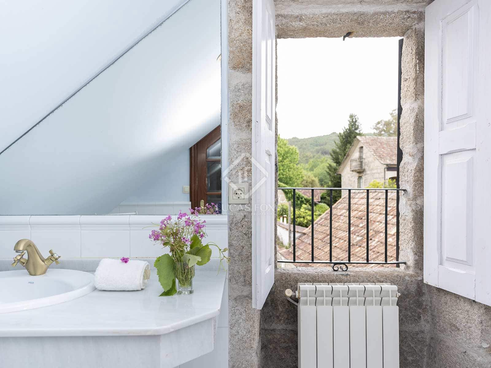 9 soverom Villa til salgs i Mondariz med svømmebasseng garasje - € 685 000 (Ref: 7603139)