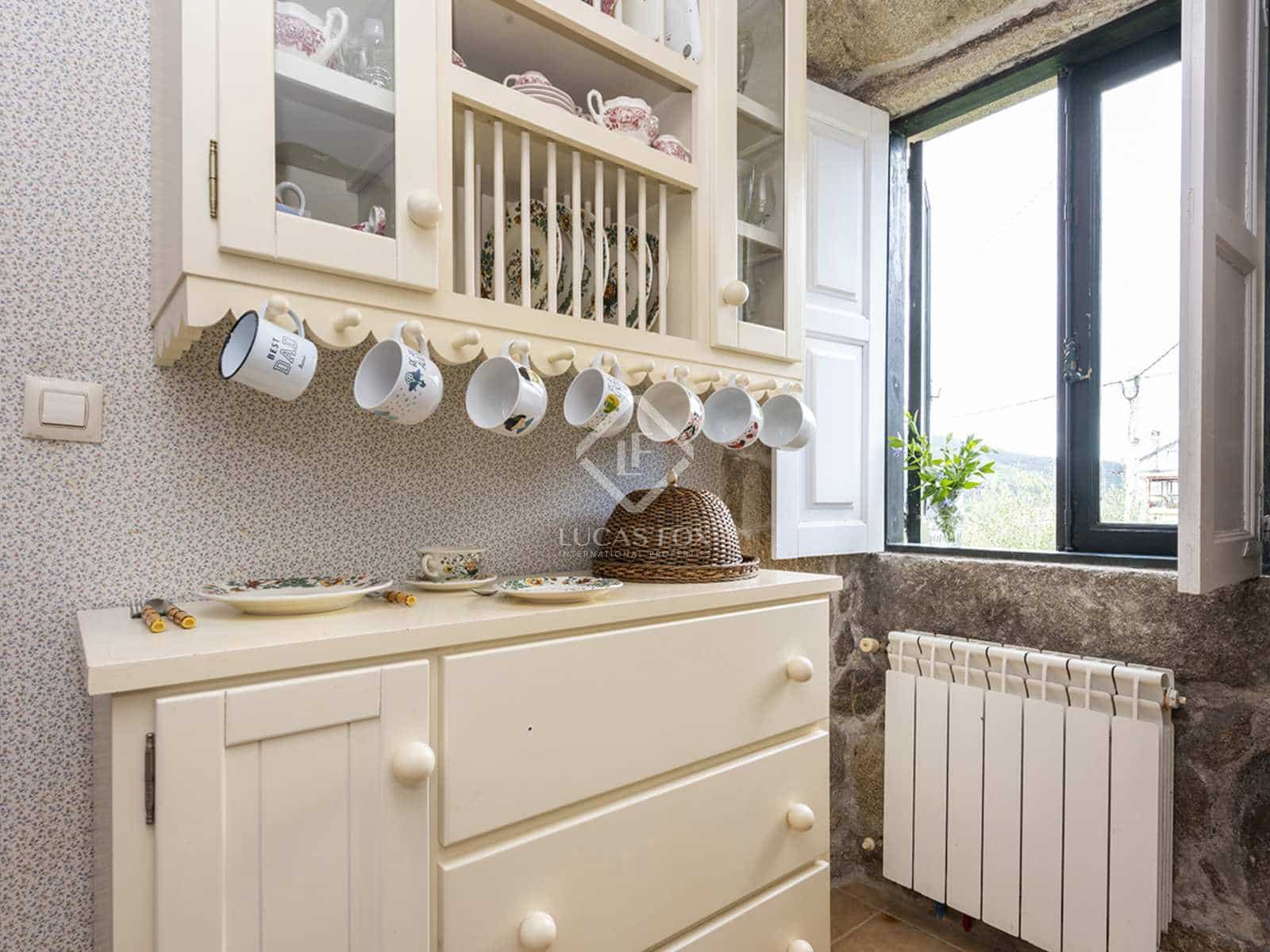 9 soverom Villa til salgs i Mondariz med svømmebasseng garasje - € 685 000 (Ref: 7603139)