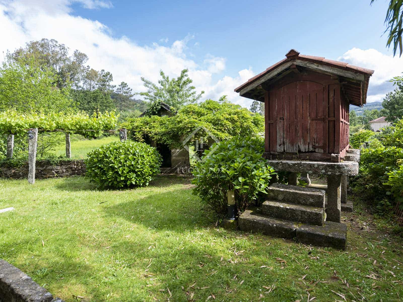 9 soverom Villa til salgs i Mondariz med svømmebasseng garasje - € 685 000 (Ref: 7603139)