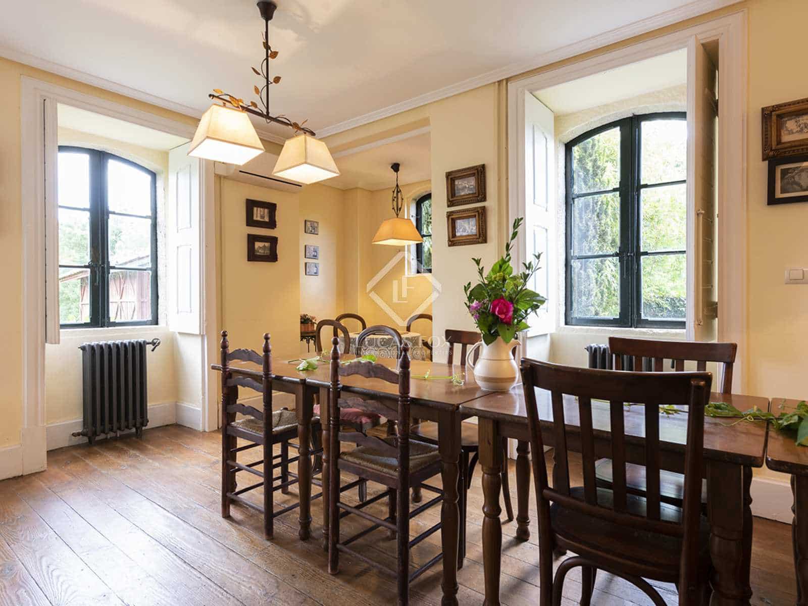 9 soverom Villa til salgs i Mondariz med svømmebasseng garasje - € 685 000 (Ref: 7603139)