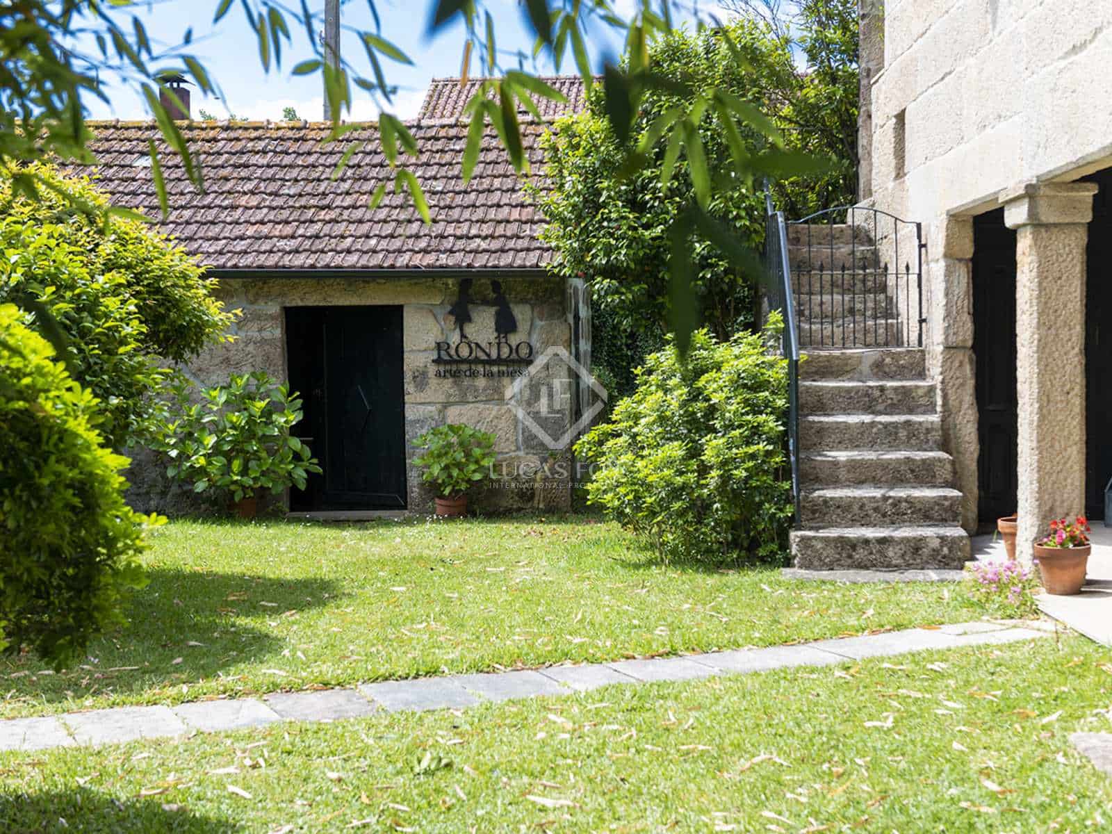 9 soverom Villa til salgs i Mondariz med svømmebasseng garasje - € 685 000 (Ref: 7603139)