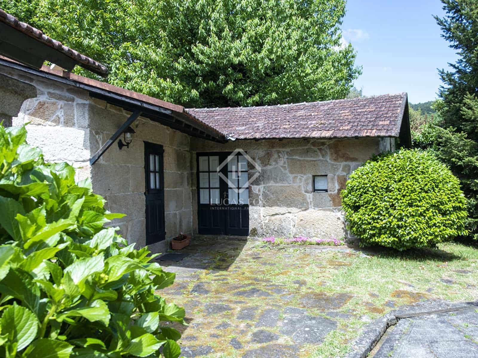 9 soverom Villa til salgs i Mondariz med svømmebasseng garasje - € 685 000 (Ref: 7603139)