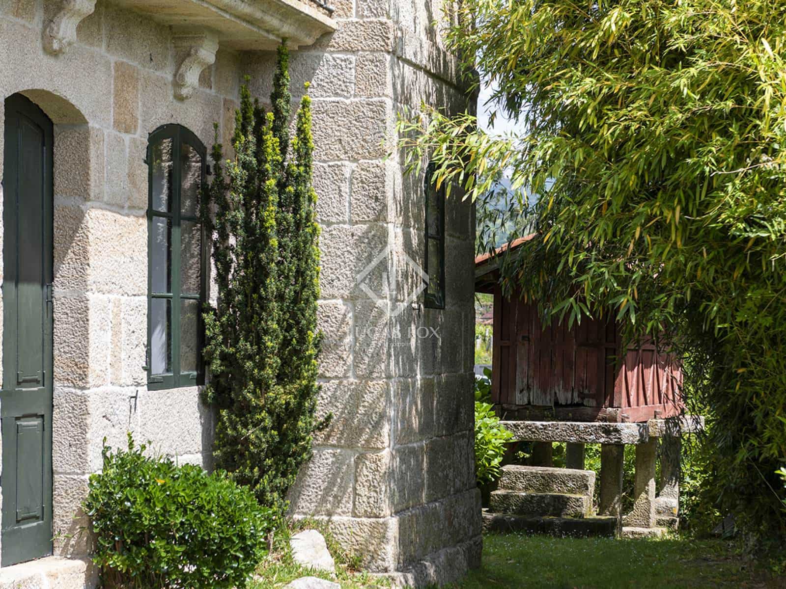 9 soverom Villa til salgs i Mondariz med svømmebasseng garasje - € 685 000 (Ref: 7603139)