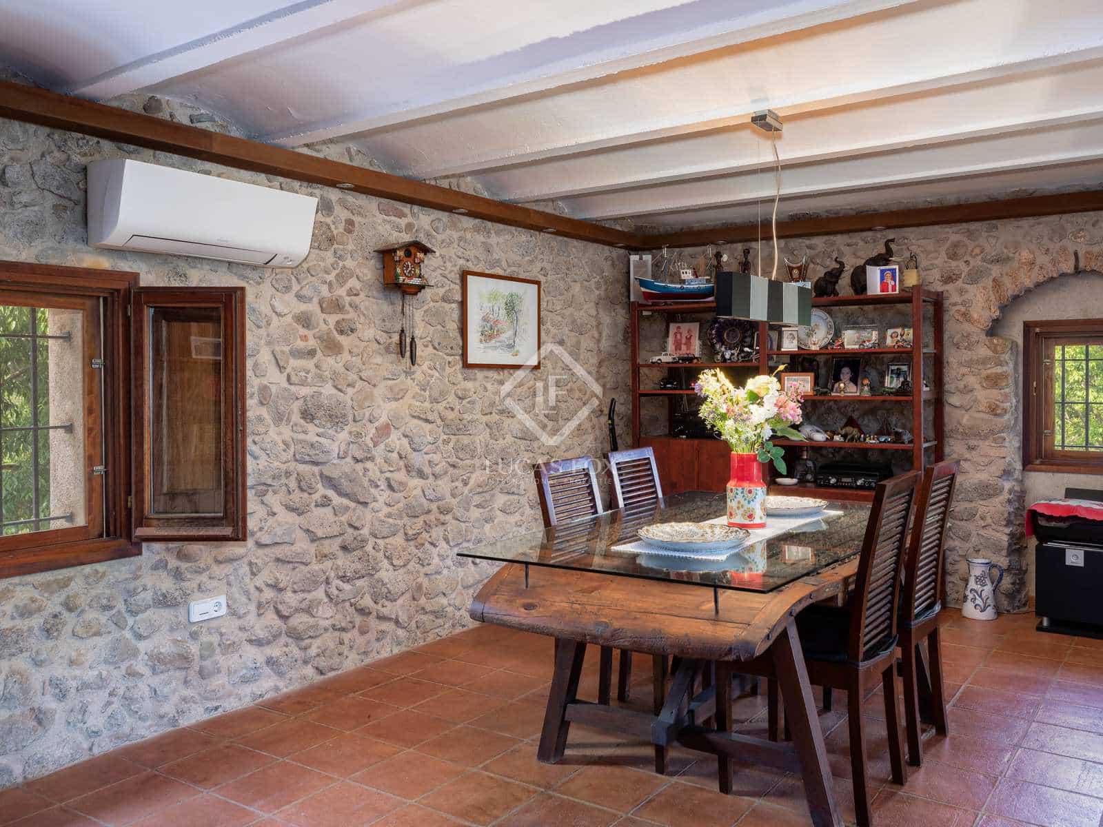 5 chambre Finca/Maison de Campagne à vendre à Llado avec piscine - 900 000 € (Ref: 7615132)