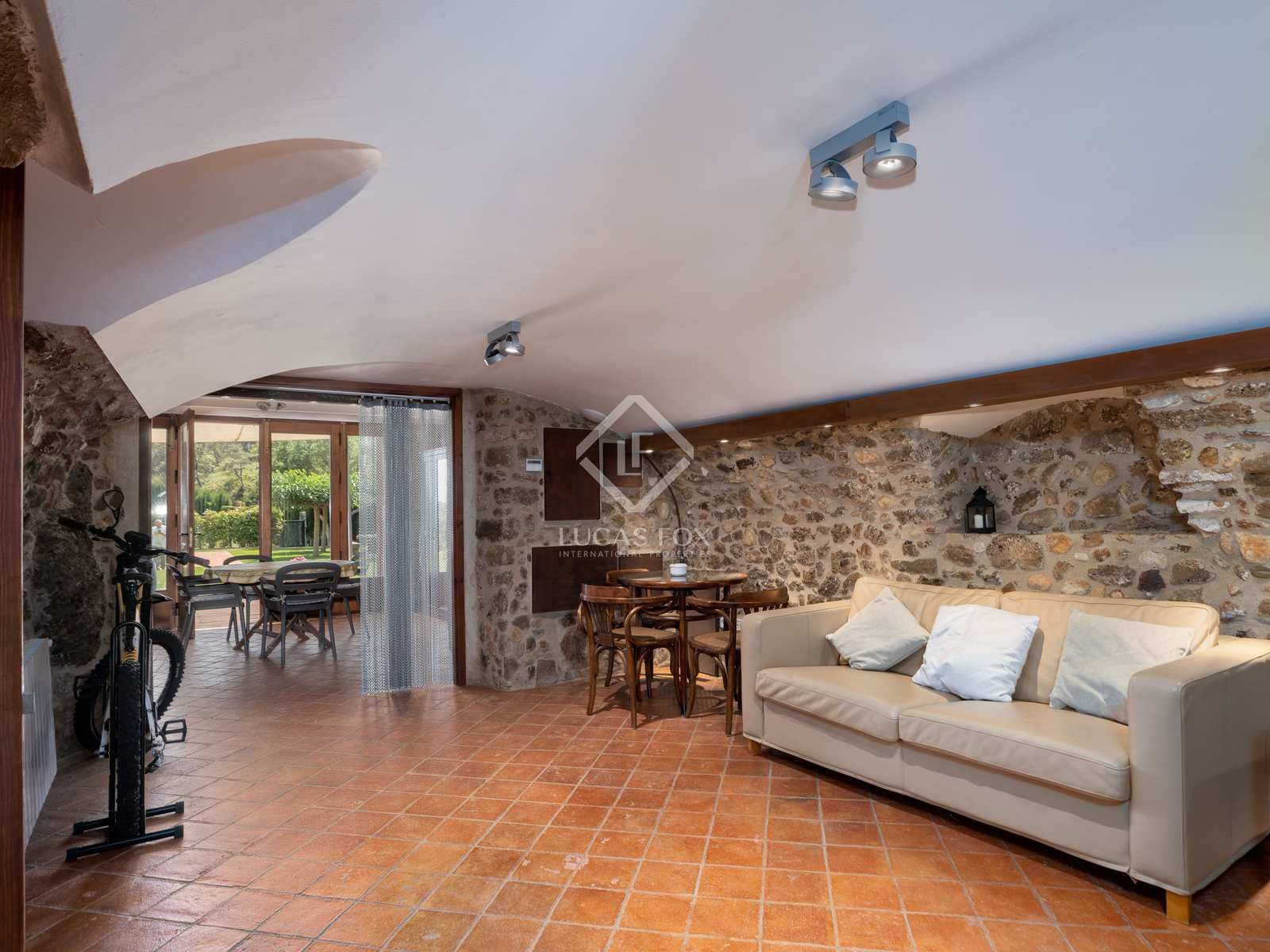 5 chambre Finca/Maison de Campagne à vendre à Llado avec piscine - 900 000 € (Ref: 7615132)