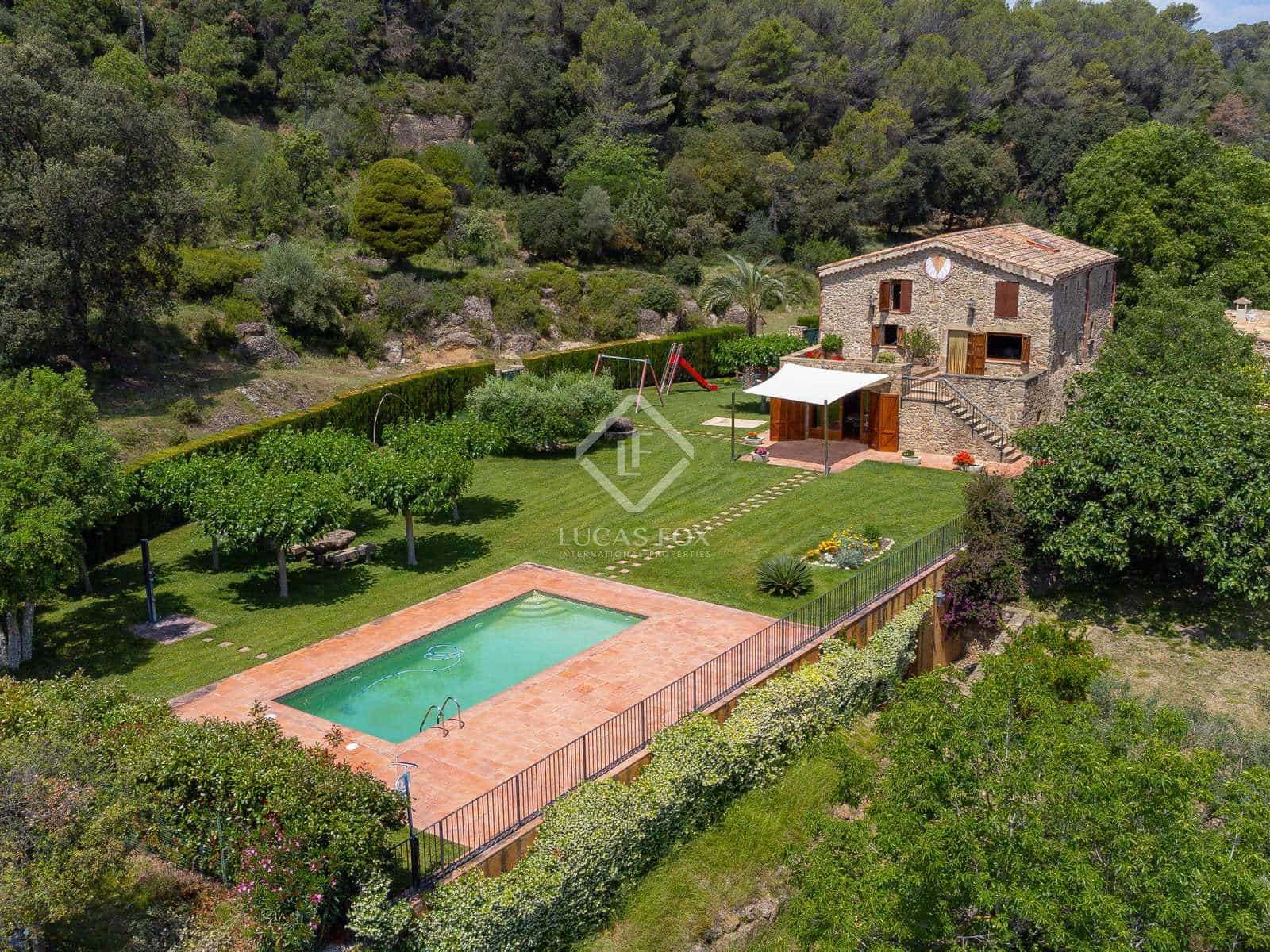 5 chambre Finca/Maison de Campagne à vendre à Llado avec piscine - 900 000 € (Ref: 7615132)
