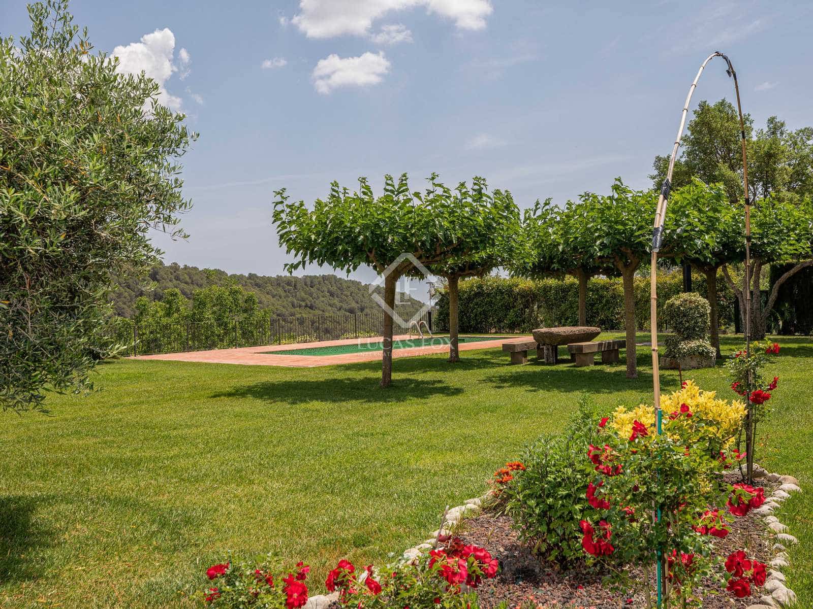 5 chambre Finca/Maison de Campagne à vendre à Llado avec piscine - 900 000 € (Ref: 7615132)
