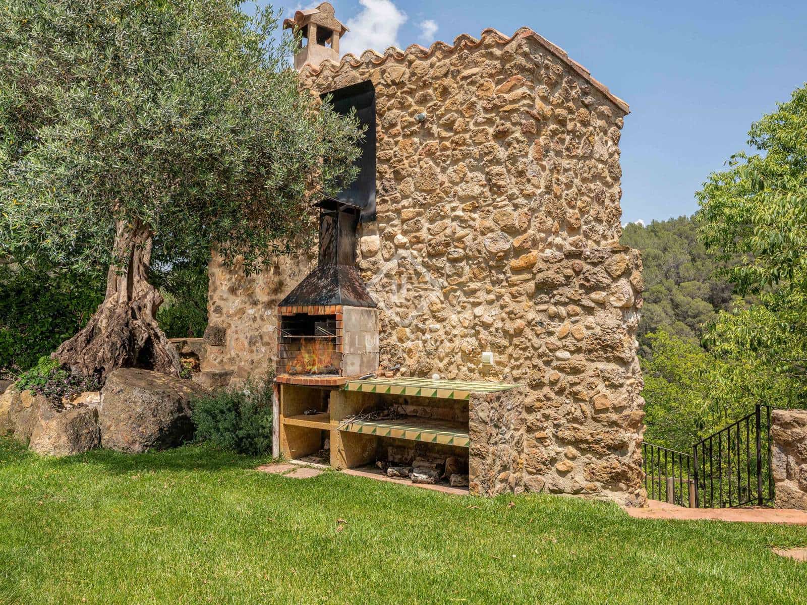 5 chambre Finca/Maison de Campagne à vendre à Llado avec piscine - 900 000 € (Ref: 7615132)