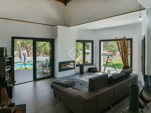 4 slaapkamer Villa te koop in Málaga stad met zwembad garage - € 1.500.000 (Ref: 7615136)