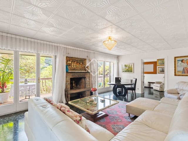 5 bedroom Villa for sale in Castelldefels with pool garage - € 1,390,000 (Ref: 7618055)