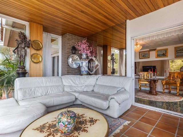 5 bedroom Villa for sale in Castelldefels with pool garage - € 1,390,000 (Ref: 7618055)