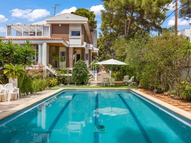 5 bedroom Villa for sale in Castelldefels with pool garage - € 1,390,000 (Ref: 7618055)