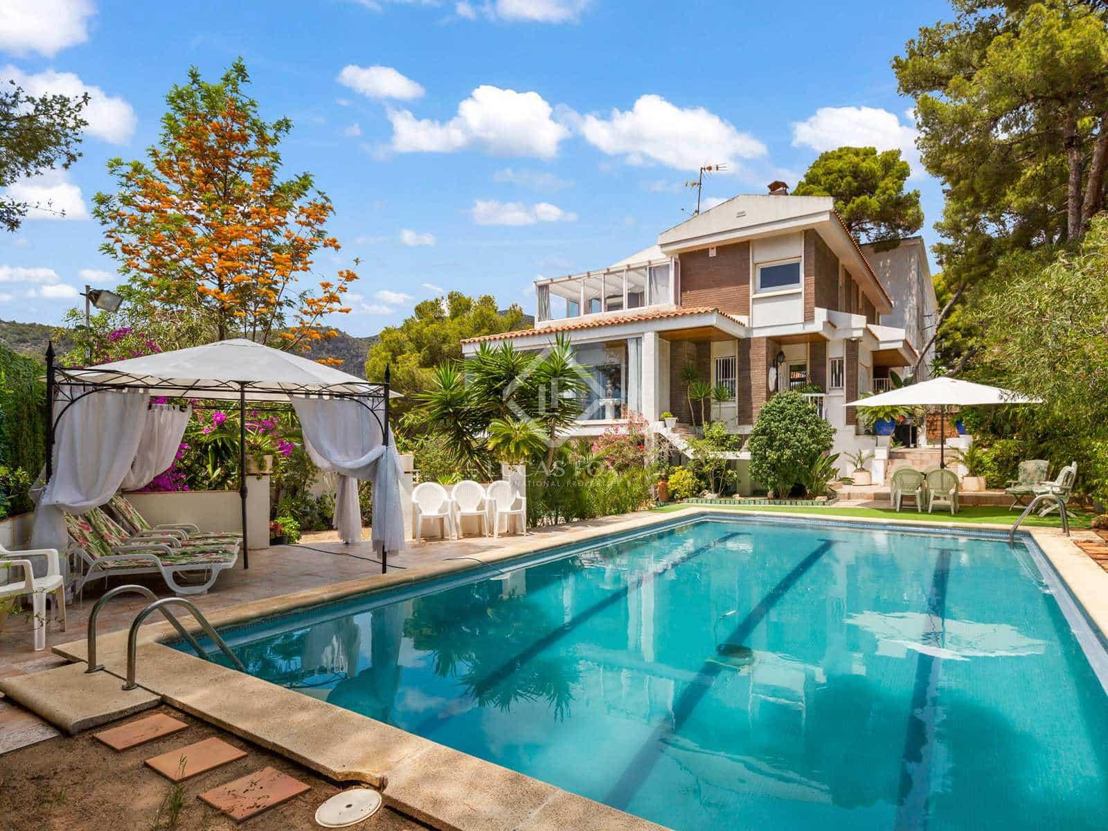 5 sovrum Villa till salu i Castelldefels med pool garage - 1 390 000 € (Ref: 7618055)