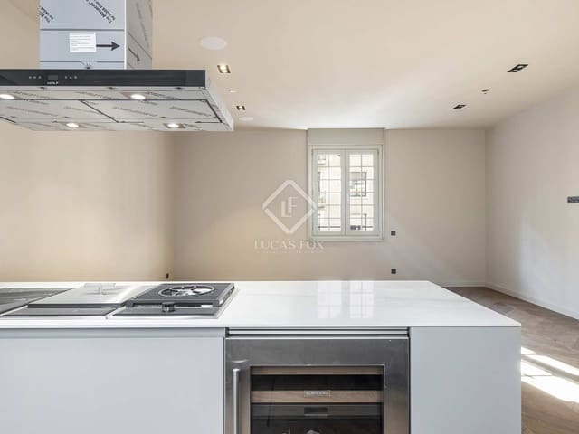 1 slaapkamer Appartement te huur in Barcelona stad - € 3.022 (Ref: 7620896)