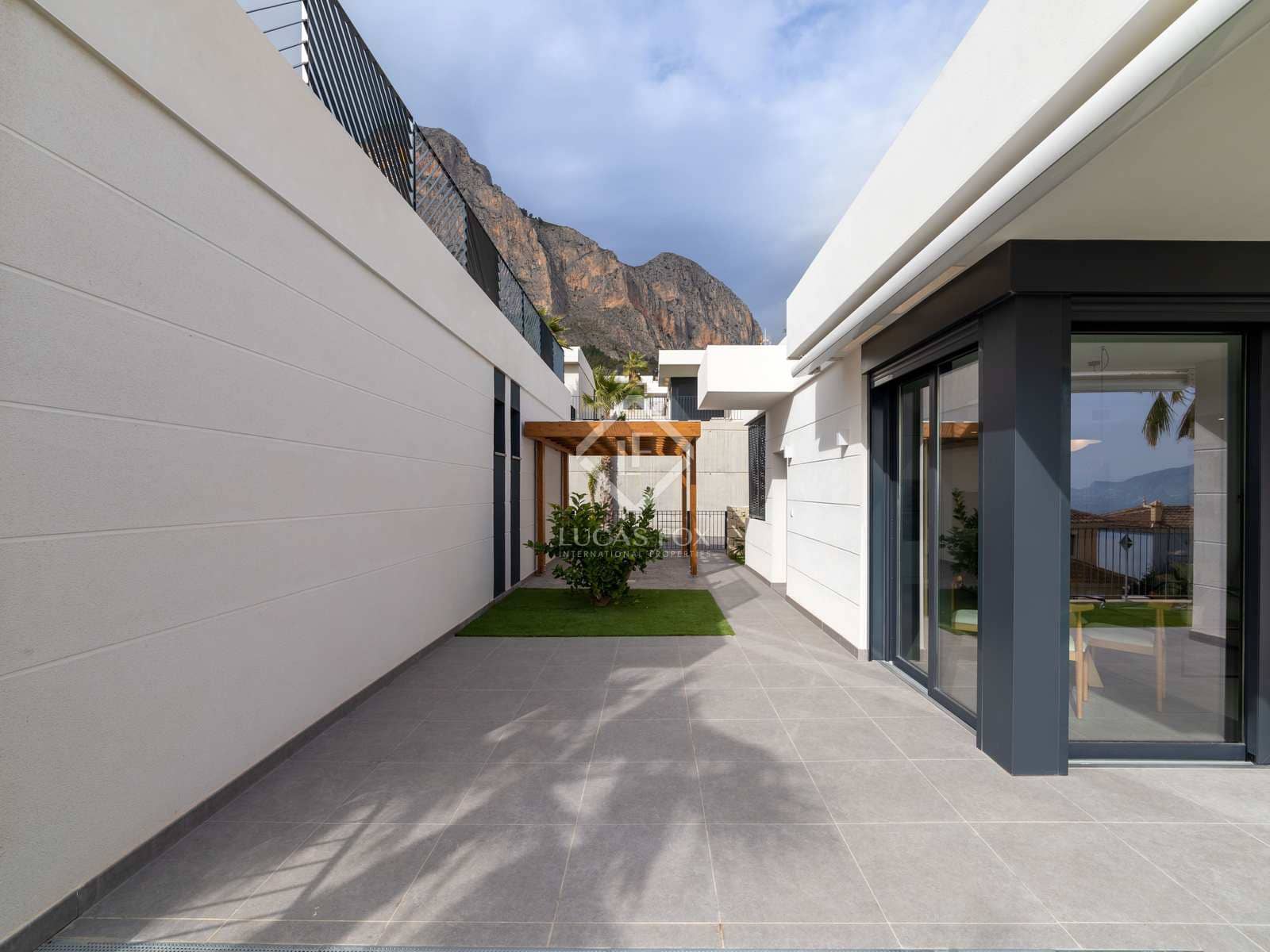 3 slaapkamer Villa te koop in Polop met zwembad garage - € 588.000 (Ref: 7626087)