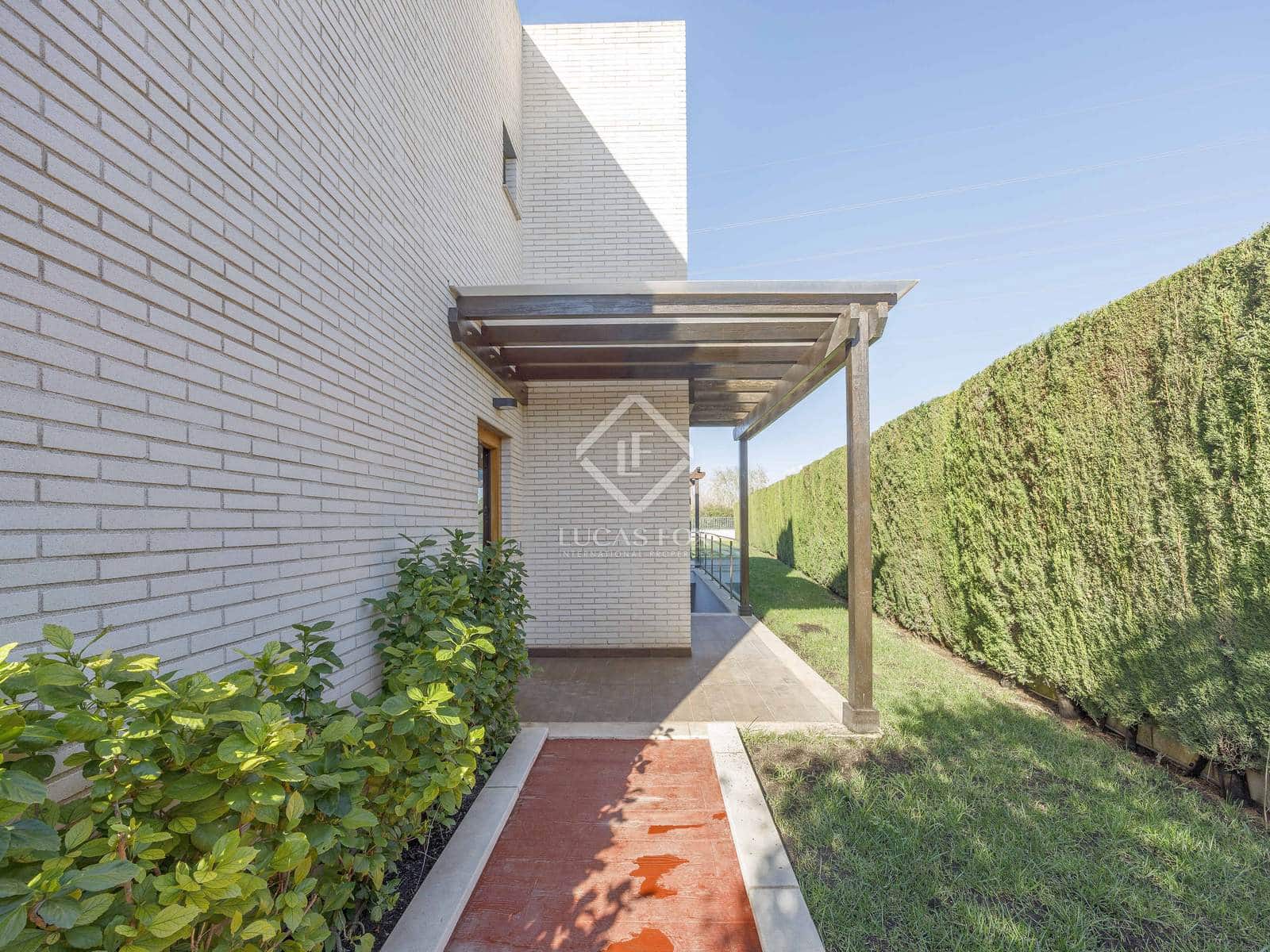 7 bedroom Villa for rent in Betera with pool garage - € 4,500 (Ref: 7626105)