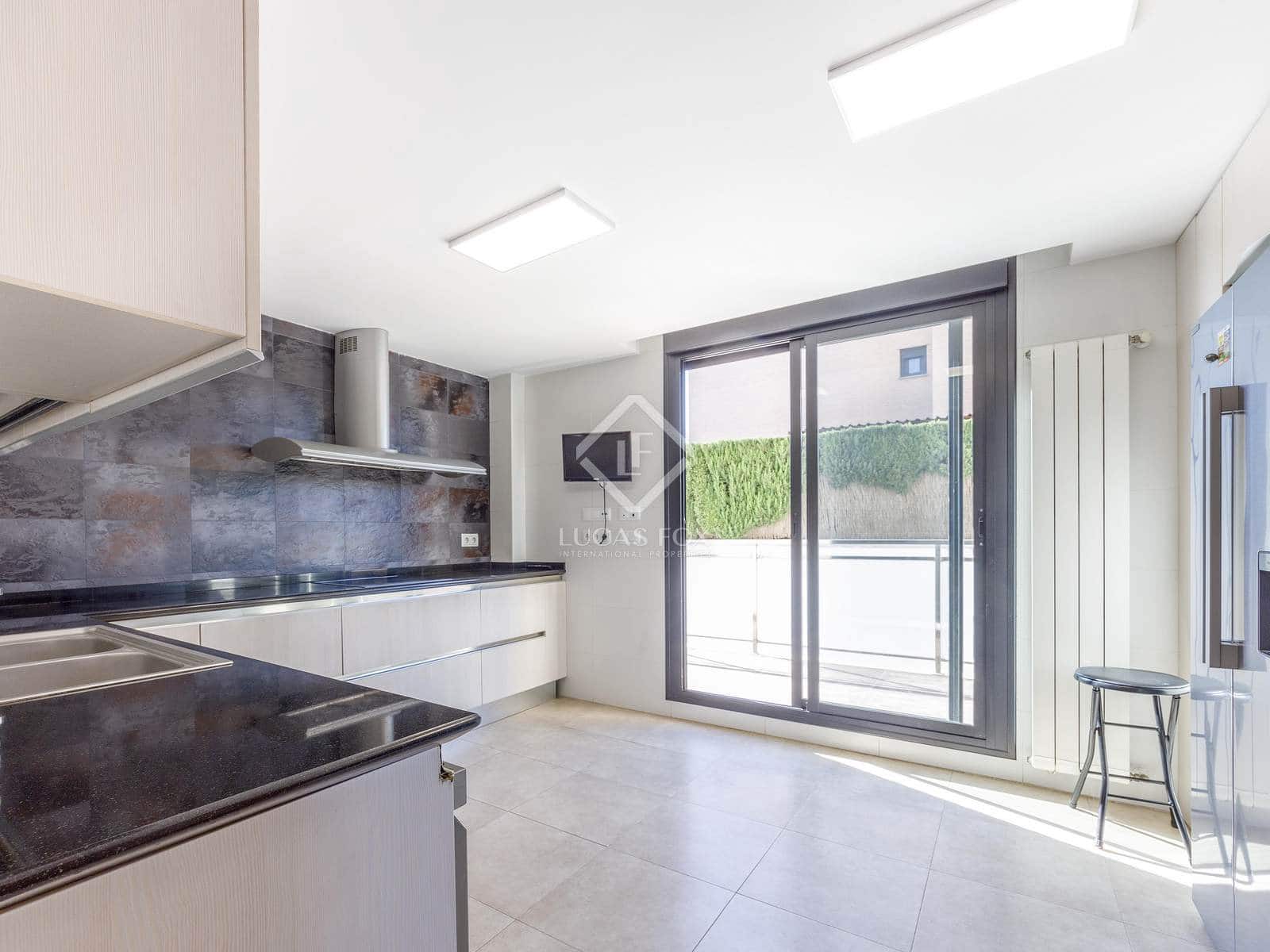7 bedroom Villa for rent in Betera with pool garage - € 4,500 (Ref: 7626105)