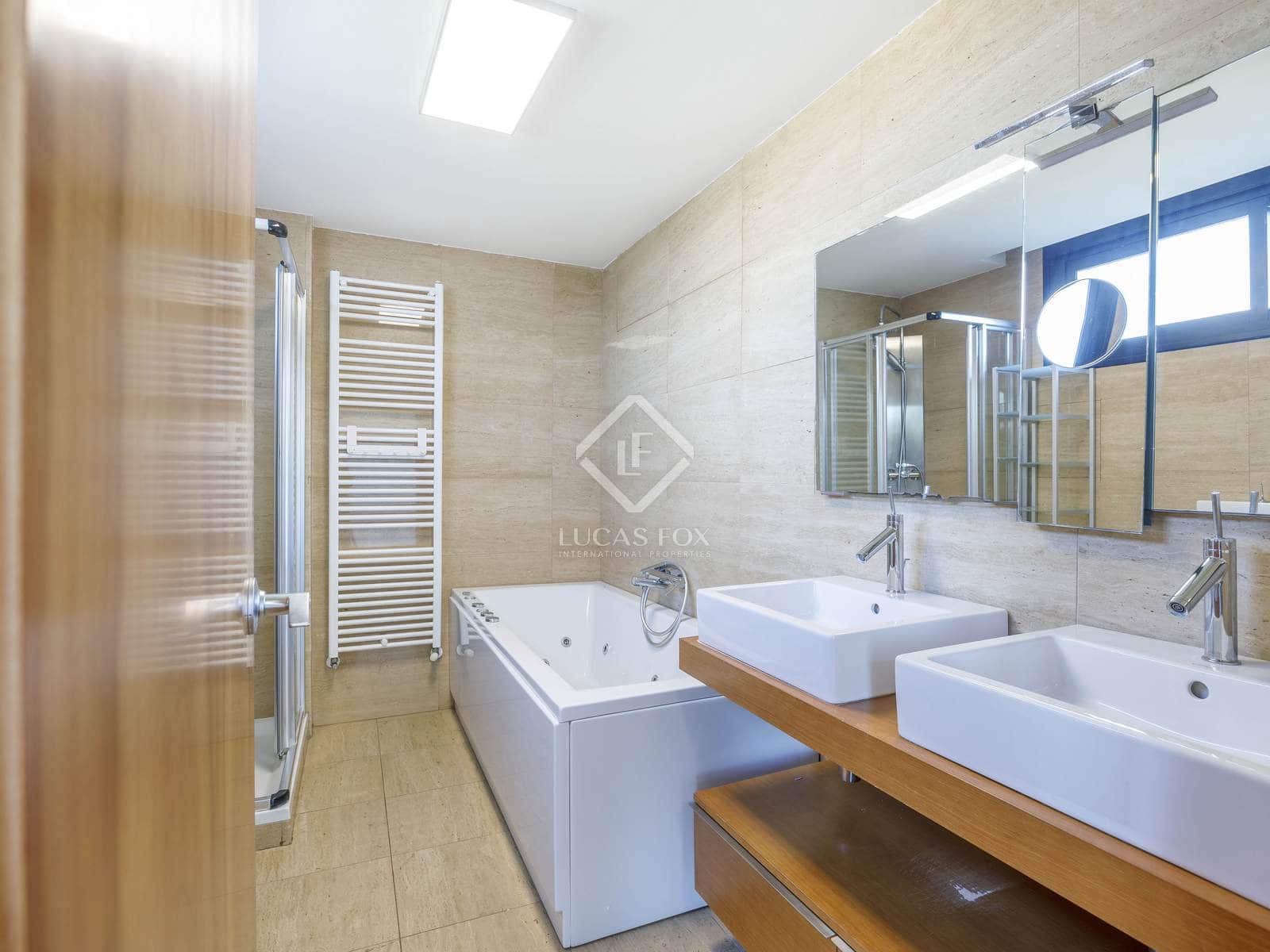 7 bedroom Villa for rent in Betera with pool garage - € 4,500 (Ref: 7626105)