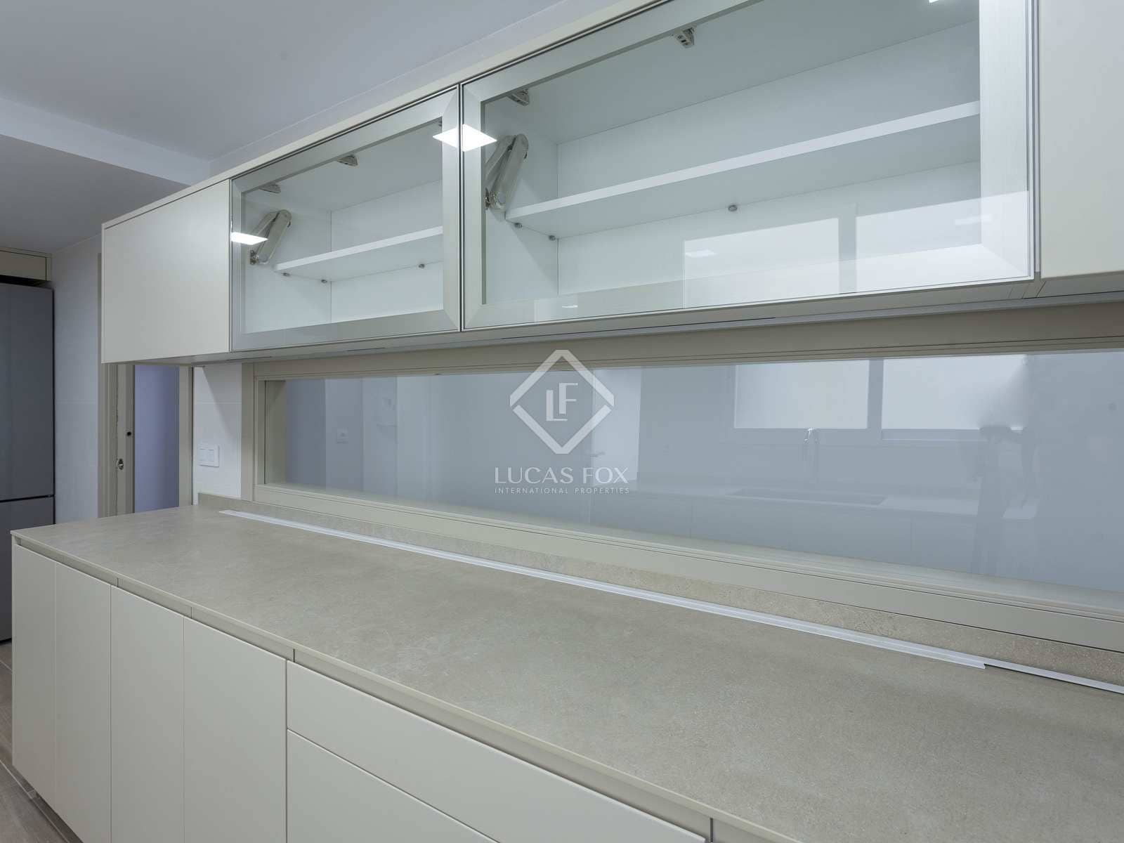 3 quarto Apartamento para arrendar em Valencia cidade - 2 700 € (Ref: 7626106)