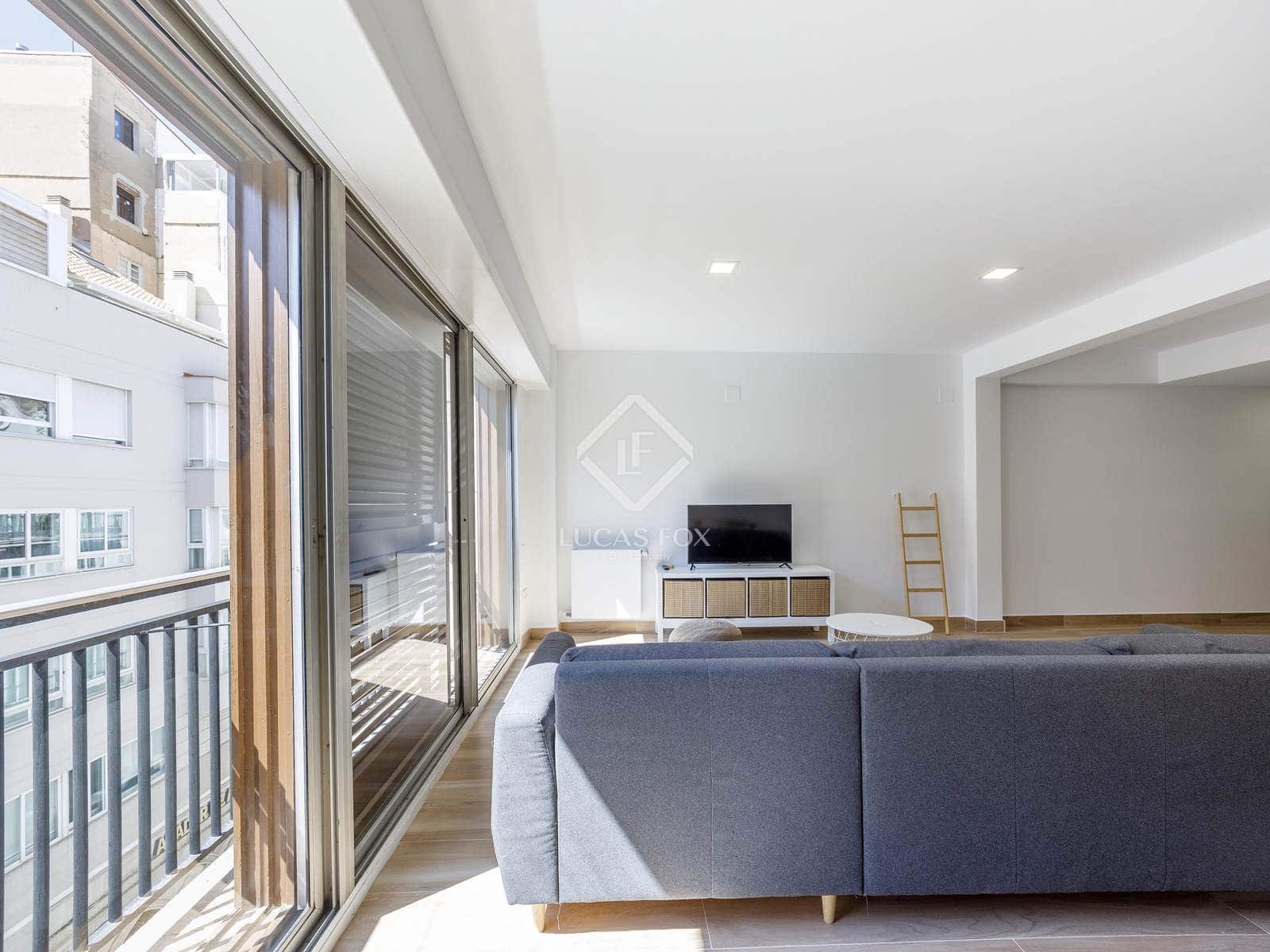 3 quarto Apartamento para arrendar em Valencia cidade - 2 700 € (Ref: 7626106)