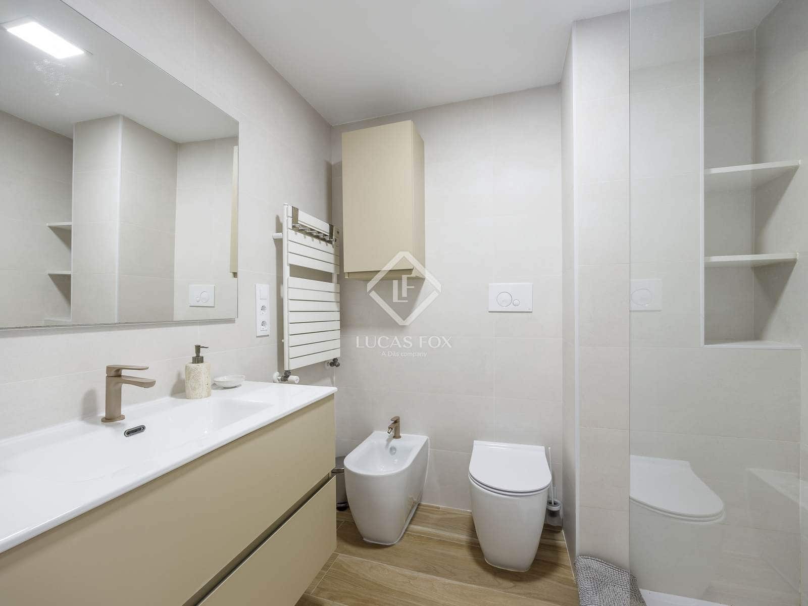 3 quarto Apartamento para arrendar em Valencia cidade - 2 700 € (Ref: 7626106)