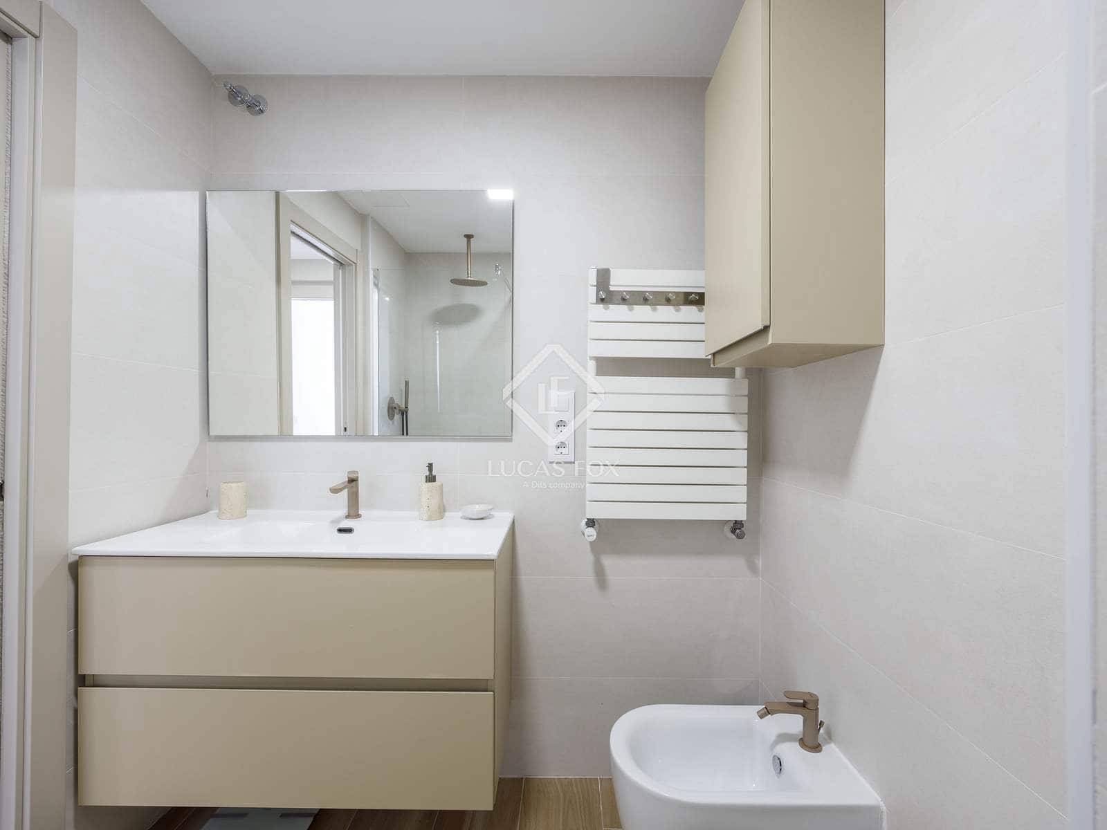 3 quarto Apartamento para arrendar em Valencia cidade - 2 700 € (Ref: 7626106)