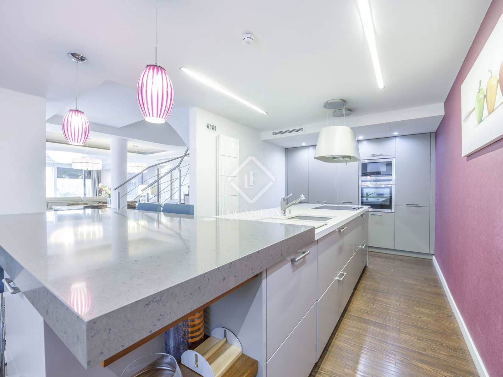 Villa/Maison de 4 chambres à louer à Betera avec garage - 3 500 € (Ref: 7638505)