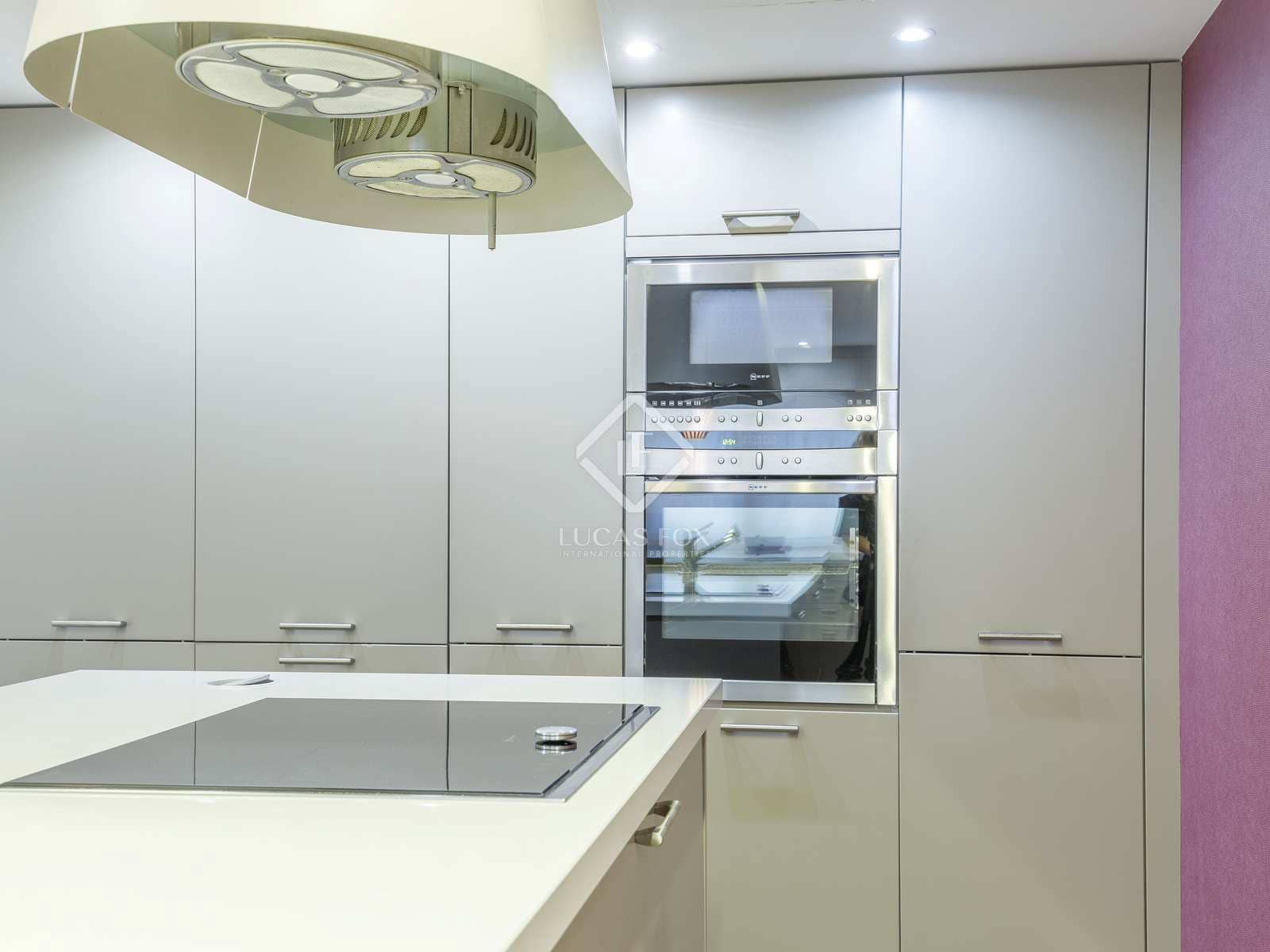 Villa/Maison de 4 chambres à louer à Betera avec garage - 3 500 € (Ref: 7638505)