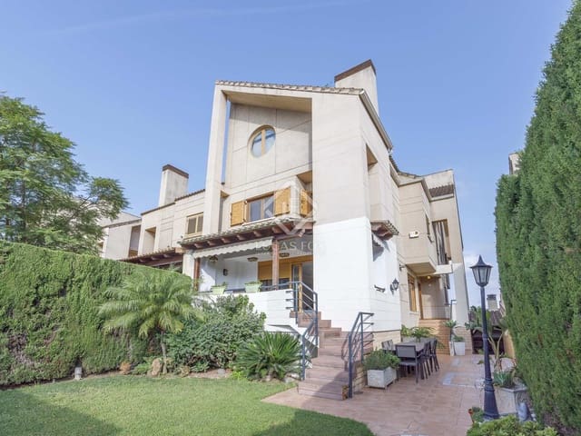 Villa/Maison de 4 chambres à louer à Bétera avec garage - 3 500 € (Ref: 7638505)