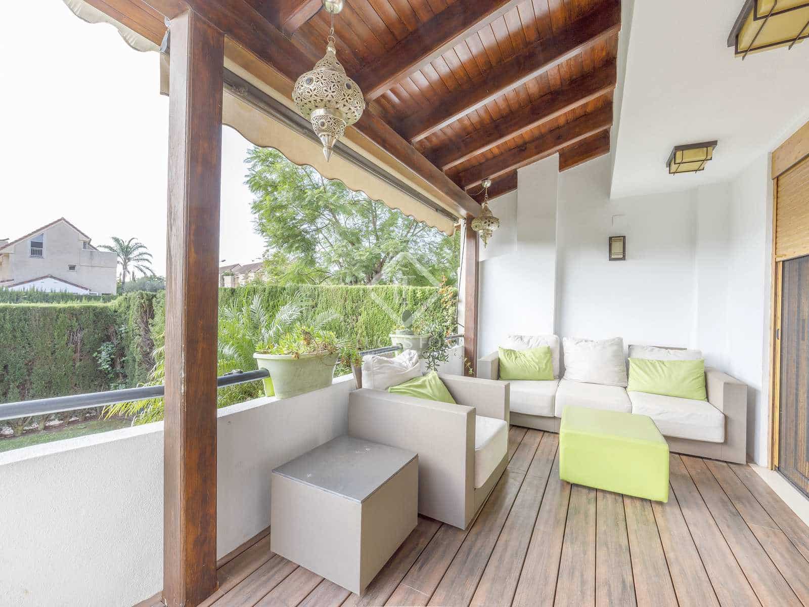 Villa/Maison de 4 chambres à louer à Betera avec garage - 3 500 € (Ref: 7638505)