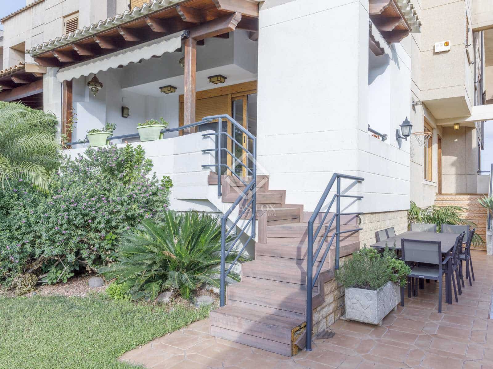 Villa/Maison de 4 chambres à louer à Betera avec garage - 3 500 € (Ref: 7638505)