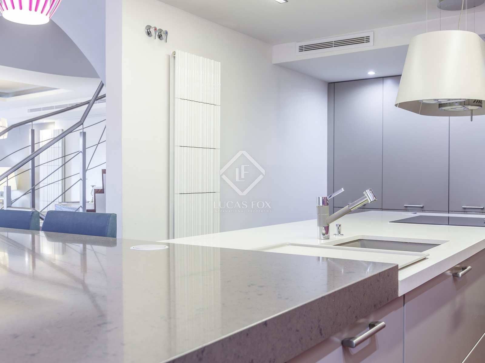 Villa/Maison de 4 chambres à louer à Betera avec garage - 3 500 € (Ref: 7638505)