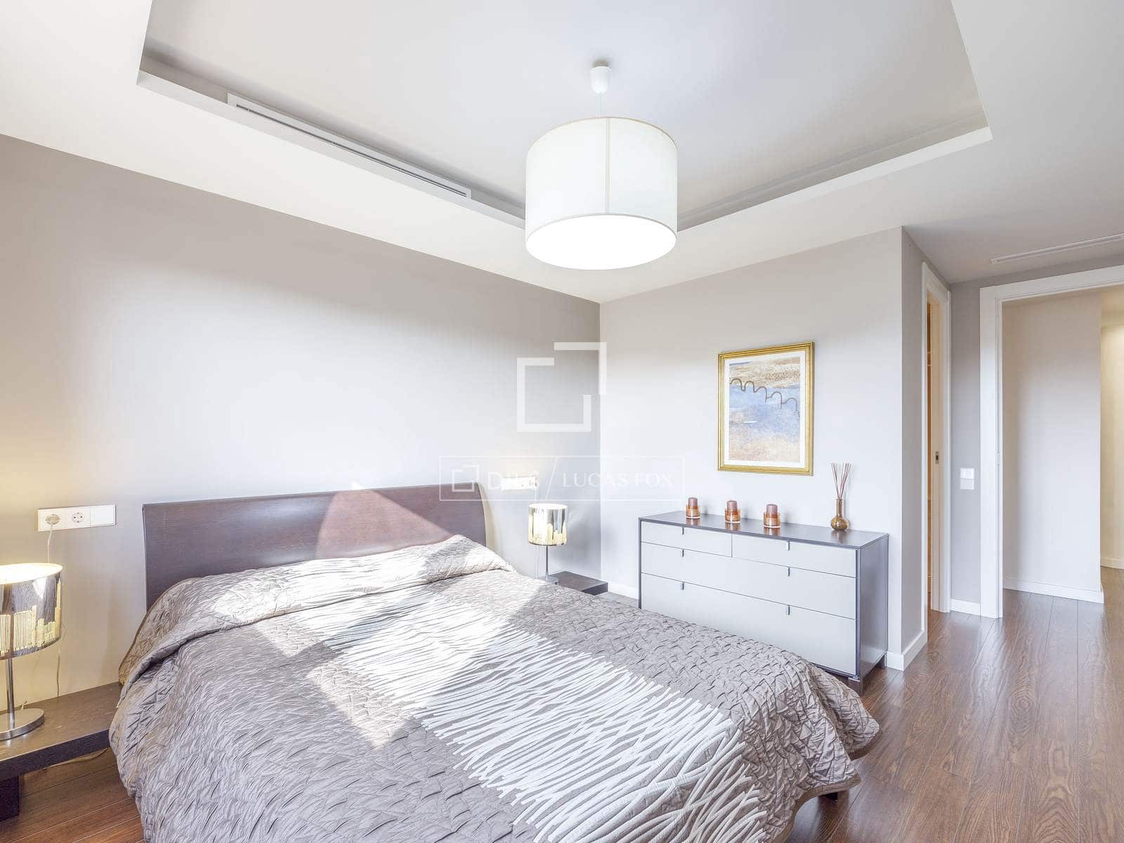 Villa/Maison de 4 chambres à louer à Betera avec garage - 3 500 € (Ref: 7638505)