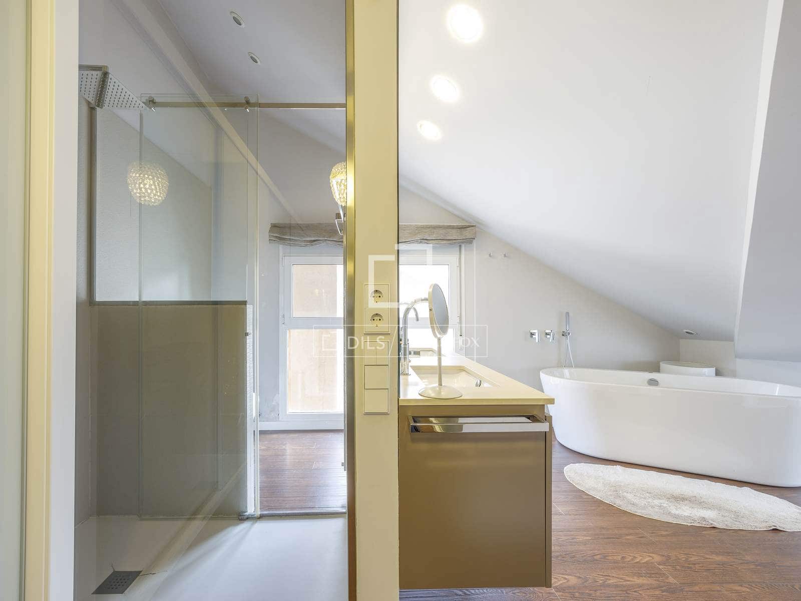 Villa/Maison de 4 chambres à louer à Betera avec garage - 3 500 € (Ref: 7638505)