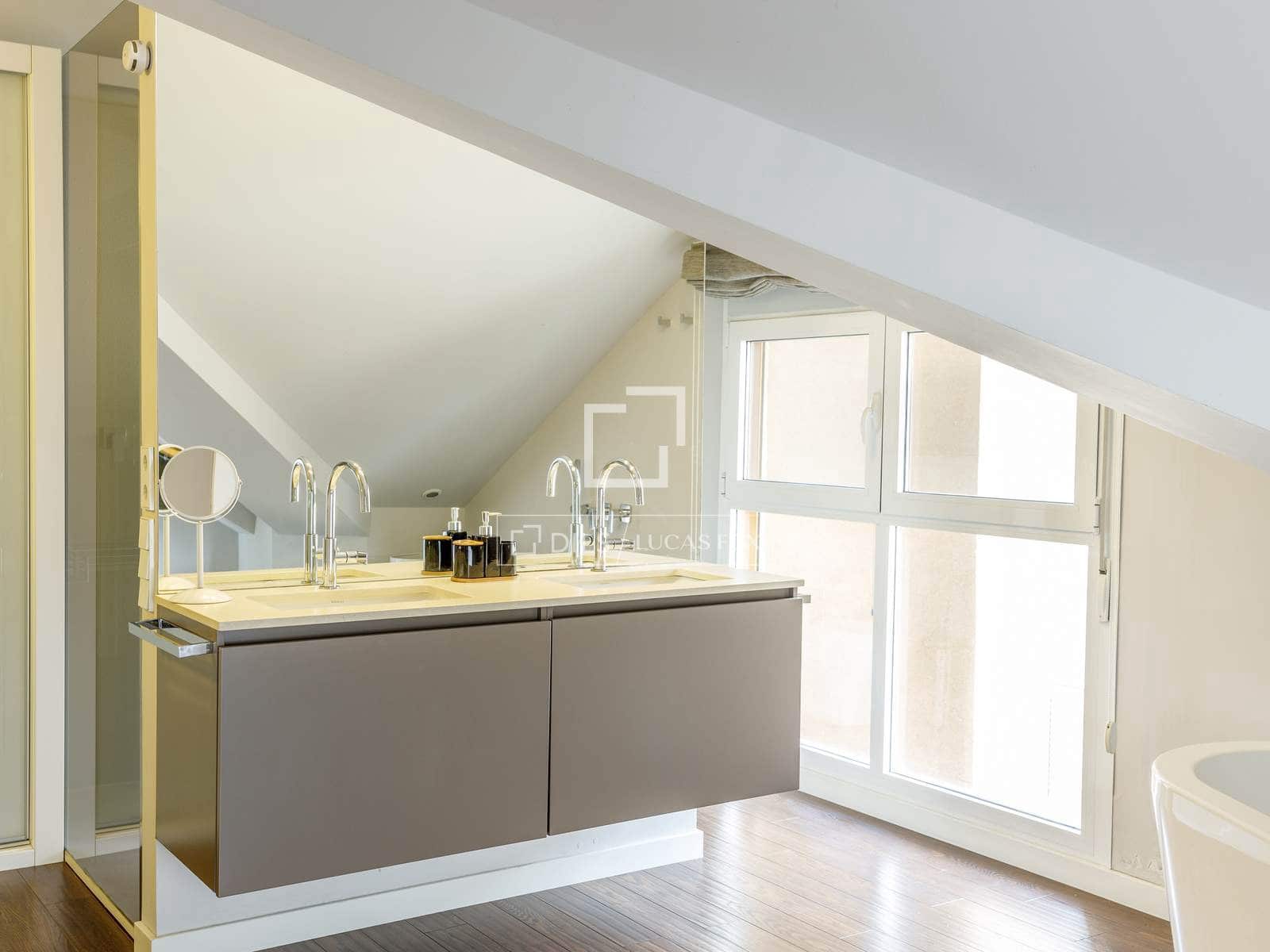 Villa/Maison de 4 chambres à louer à Betera avec garage - 3 500 € (Ref: 7638505)