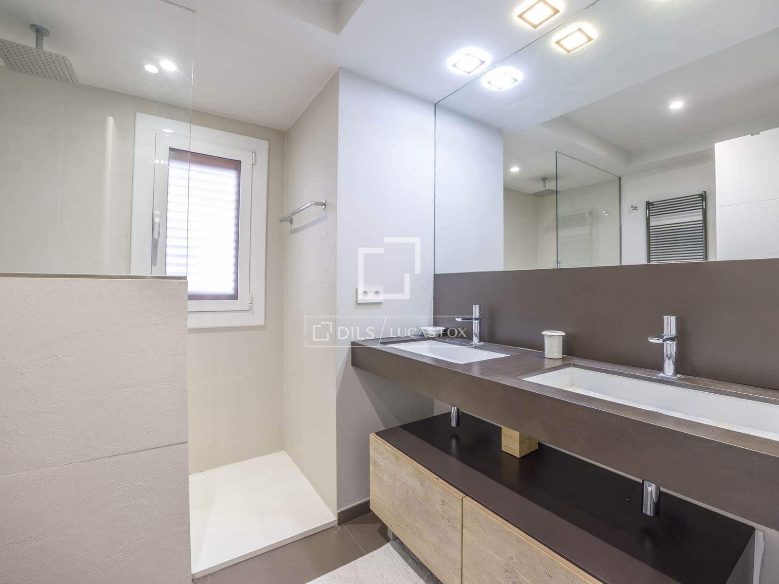 Villa/Maison de 4 chambres à louer à Betera avec garage - 3 500 € (Ref: 7638505)