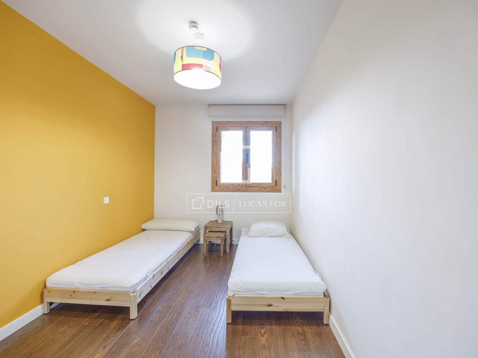 Villa/Maison de 4 chambres à louer à Betera avec garage - 3 500 € (Ref: 7638505)