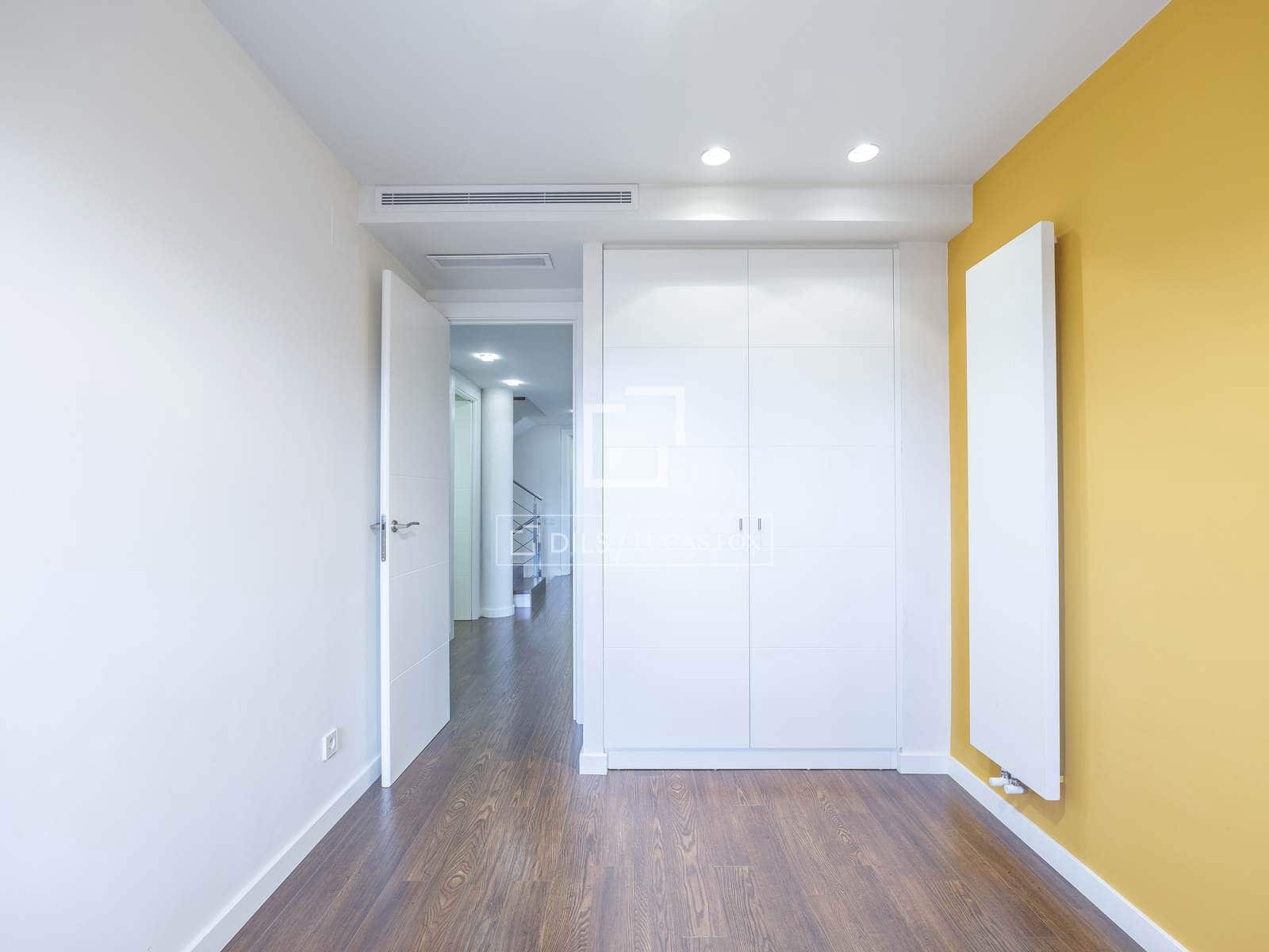 Villa/Maison de 4 chambres à louer à Betera avec garage - 3 500 € (Ref: 7638505)