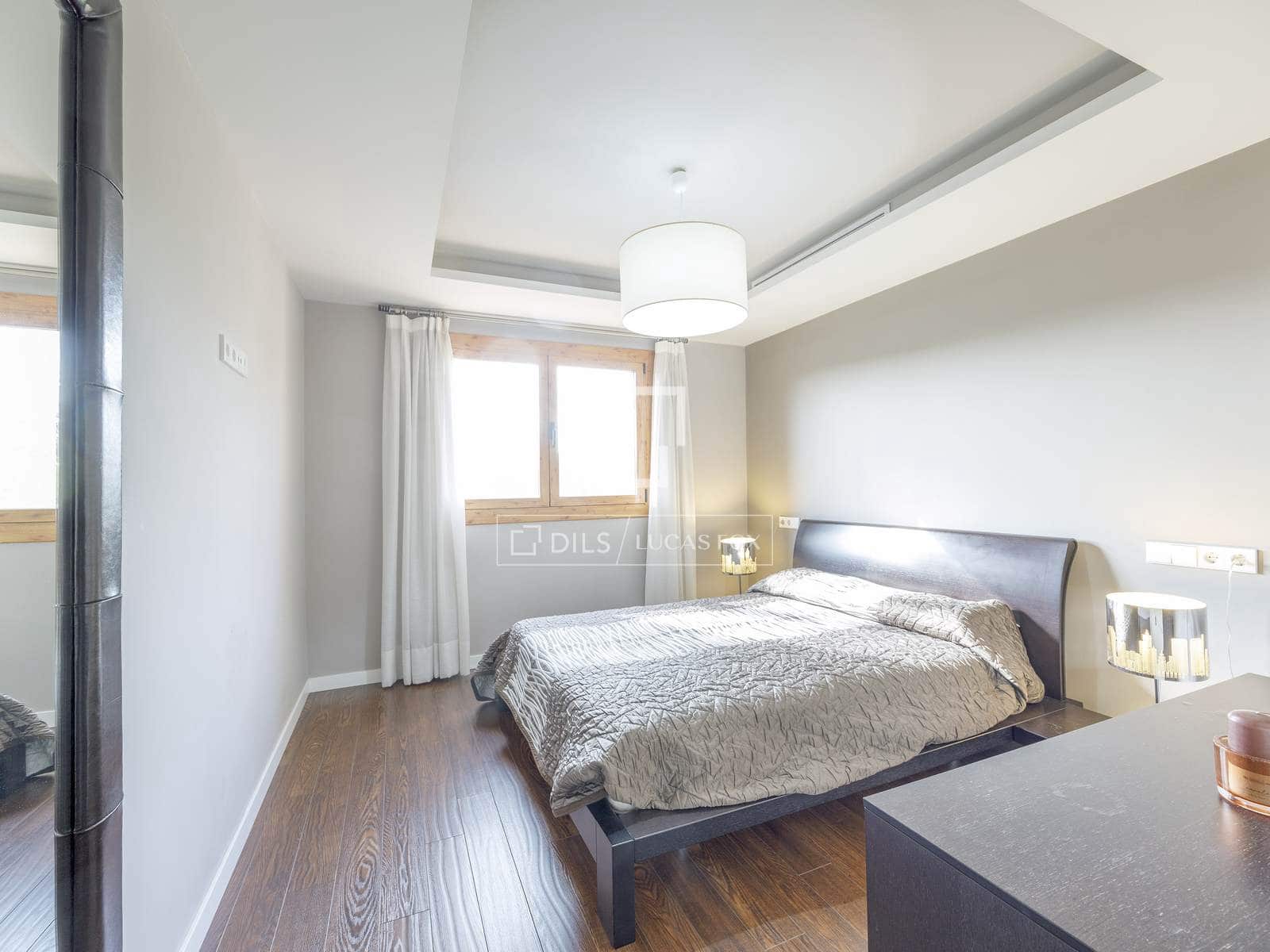 Villa/Maison de 4 chambres à louer à Betera avec garage - 3 500 € (Ref: 7638505)