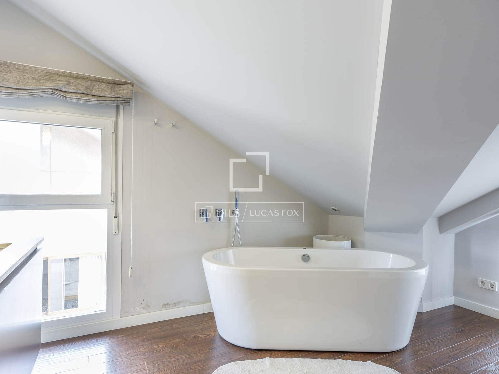 Villa/Maison de 4 chambres à louer à Betera avec garage - 3 500 € (Ref: 7638505)