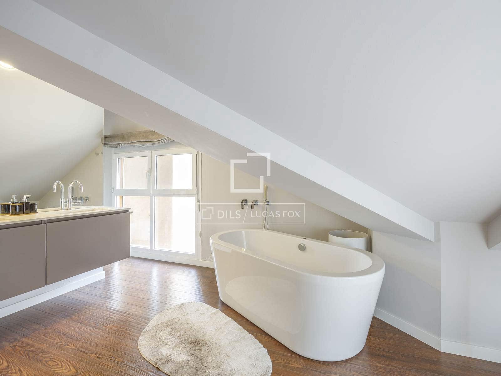 Villa/Maison de 4 chambres à louer à Betera avec garage - 3 500 € (Ref: 7638505)