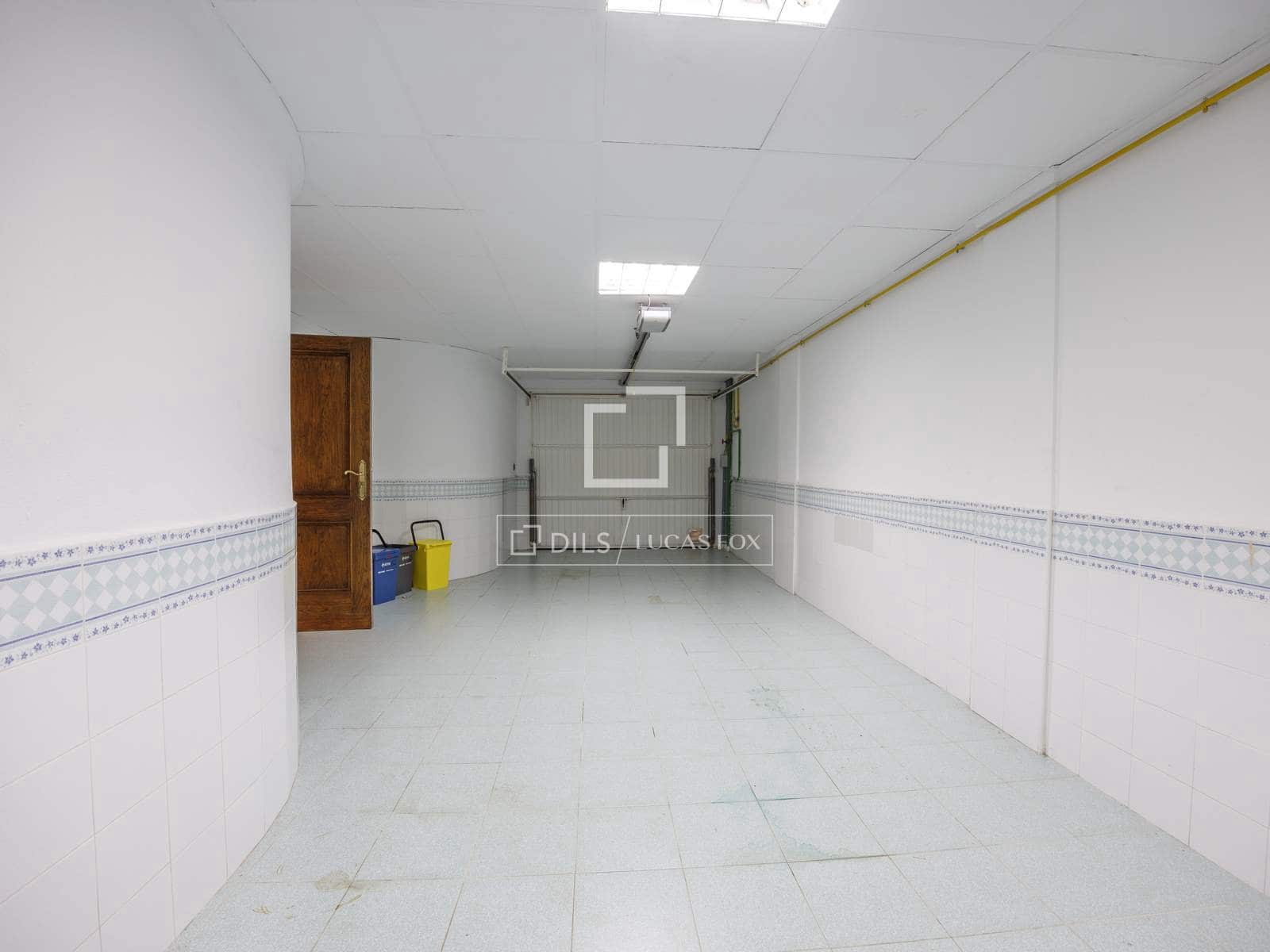 Villa/Maison de 4 chambres à louer à Betera avec garage - 3 500 € (Ref: 7638505)