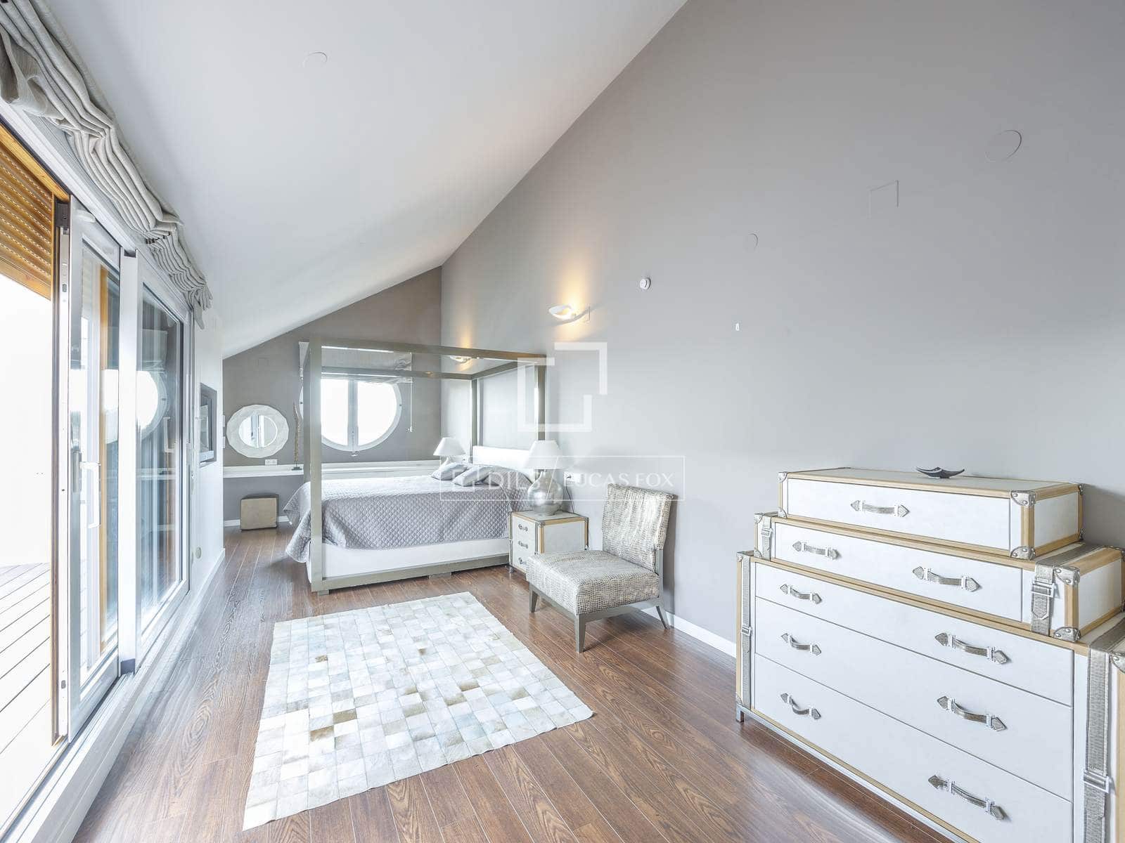 Villa/Maison de 4 chambres à louer à Betera avec garage - 3 500 € (Ref: 7638505)