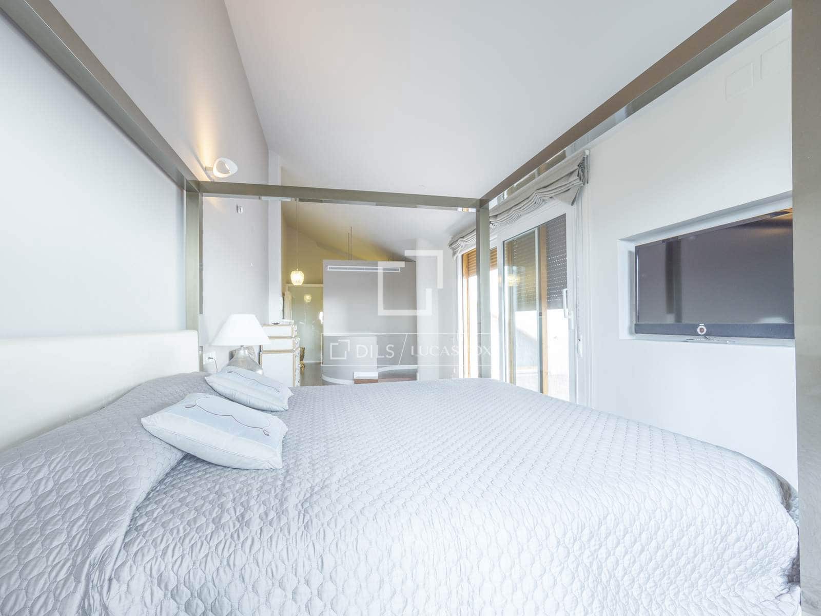 Villa/Maison de 4 chambres à louer à Betera avec garage - 3 500 € (Ref: 7638505)