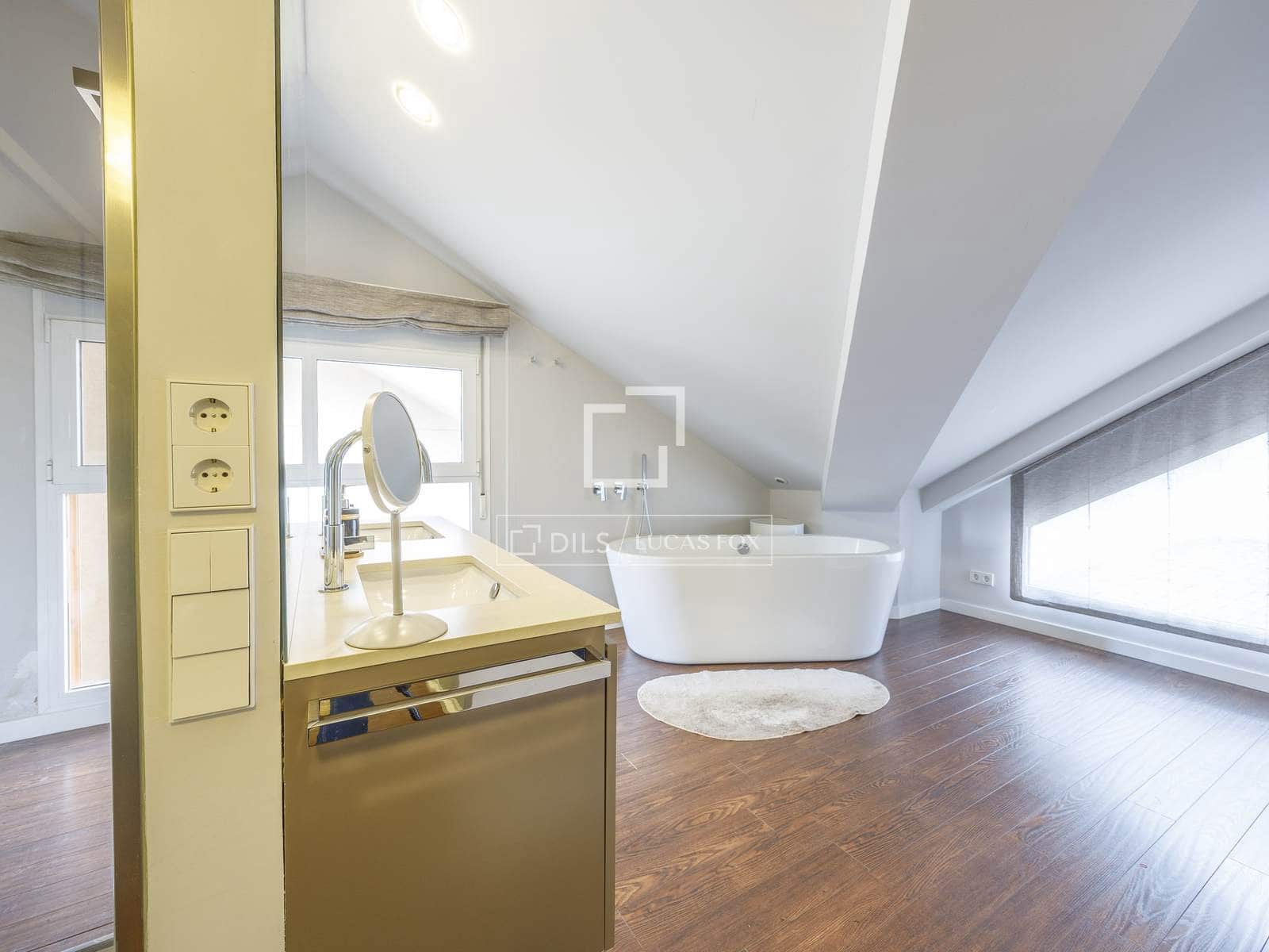 Villa/Maison de 4 chambres à louer à Betera avec garage - 3 500 € (Ref: 7638505)