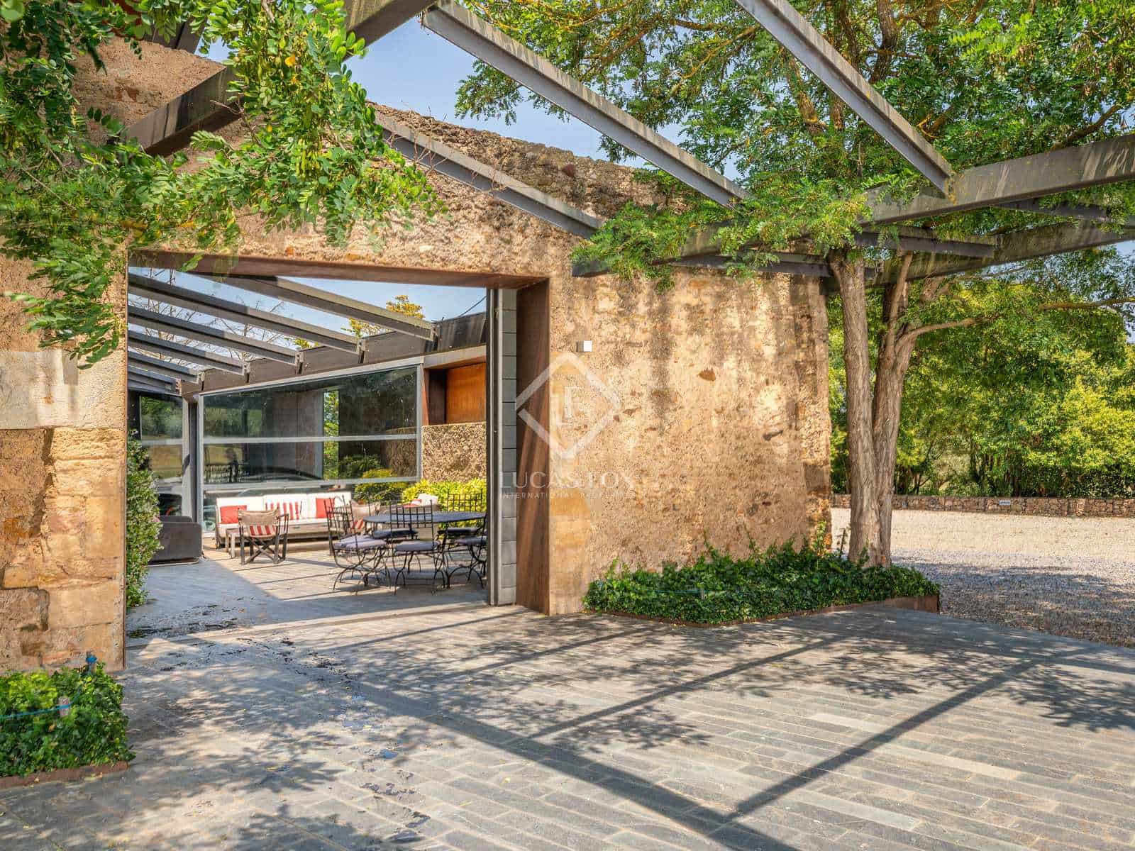 6 soveværelse Finca/Landehus til salg i Forallac med swimmingpool garage - € 4.900.000 (Ref: 7662623)