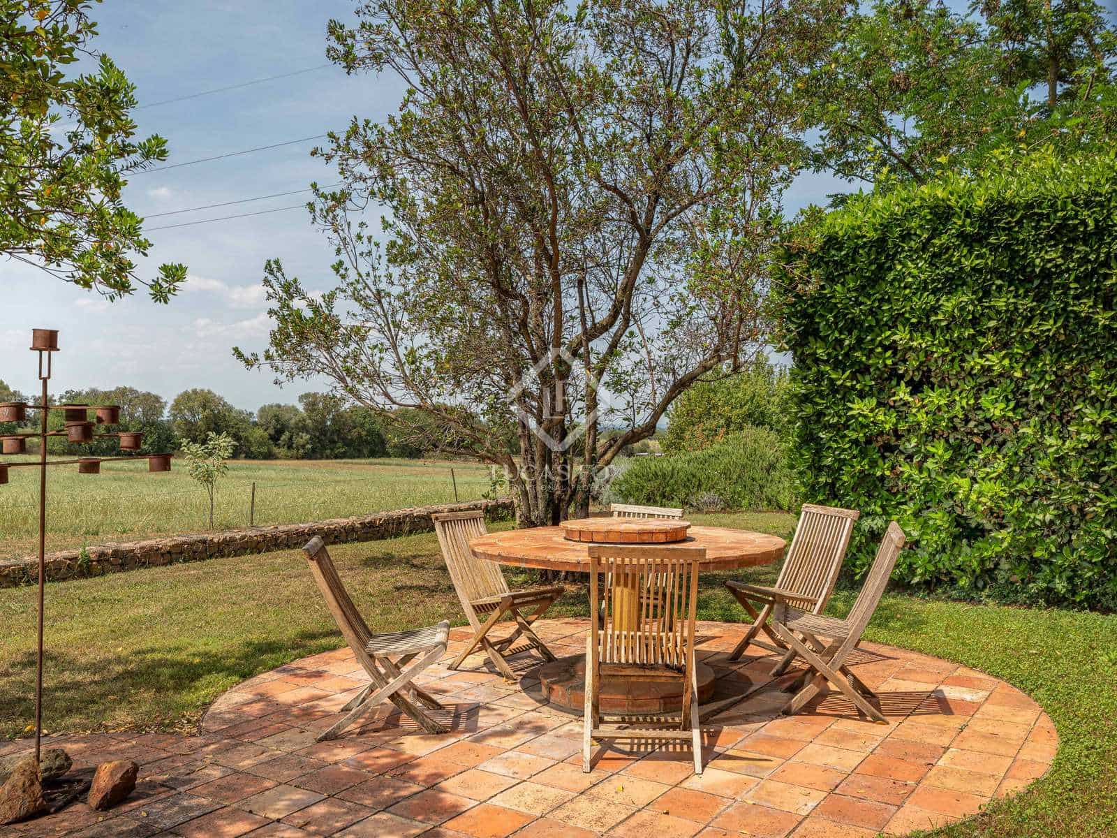 6 soveværelse Finca/Landehus til salg i Forallac med swimmingpool garage - € 4.900.000 (Ref: 7662623)